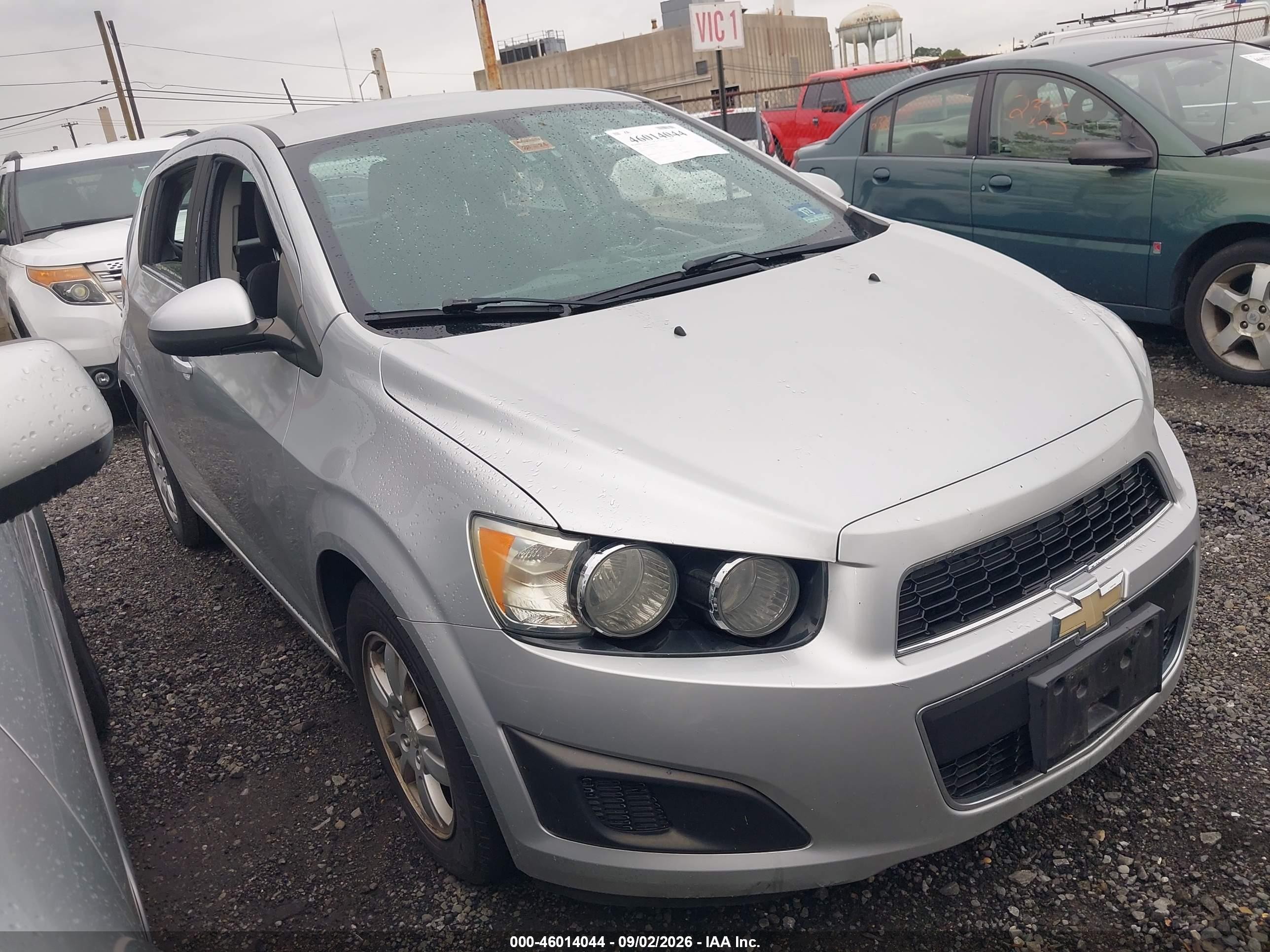 2015 Chevrolet Sonic Lt Auto Серебряный vin: 1G1JC6SG0F4101042