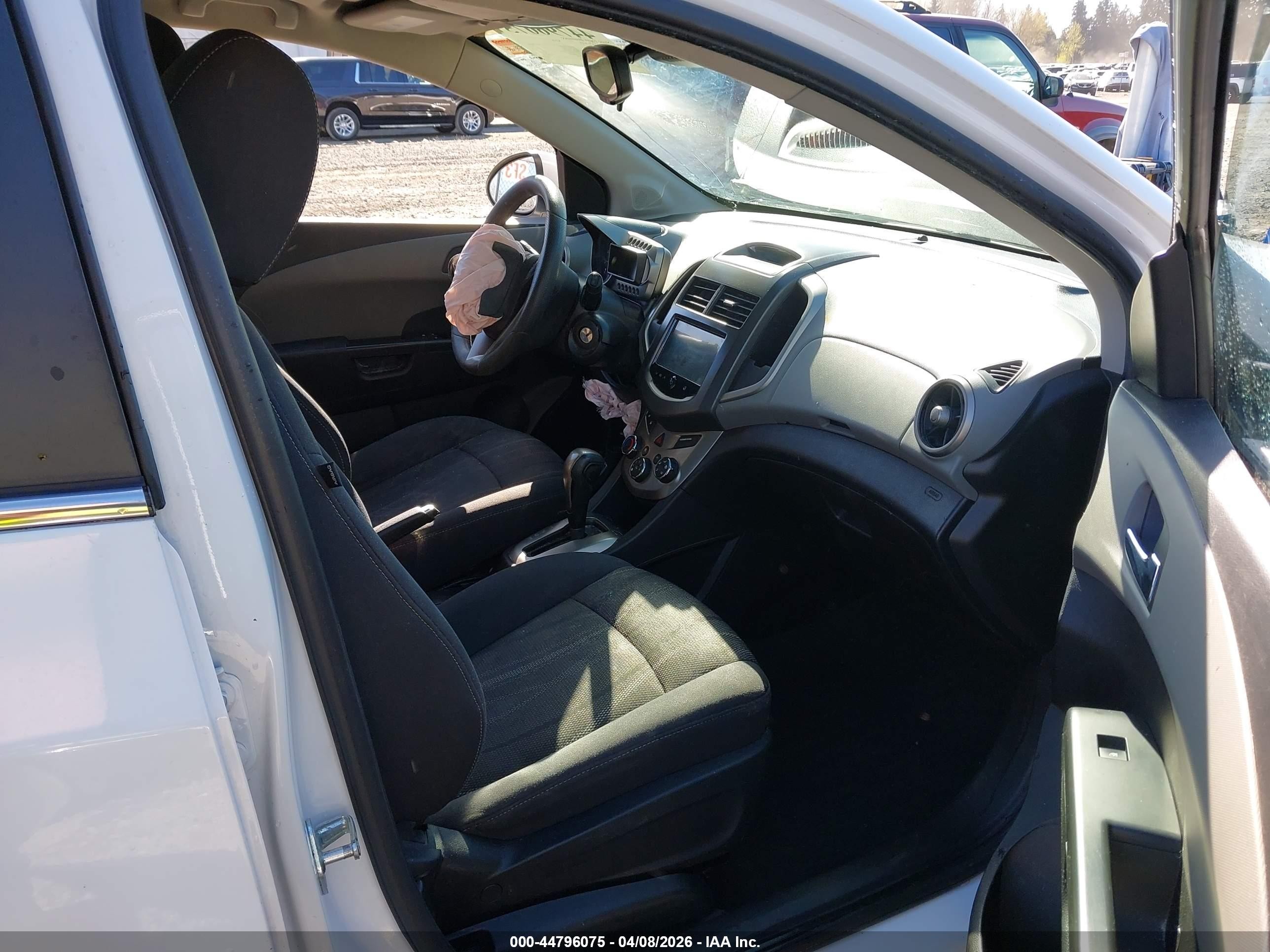2016 Chevrolet Sonic Lt Auto White vin: 1G1JC6SG4G4169314