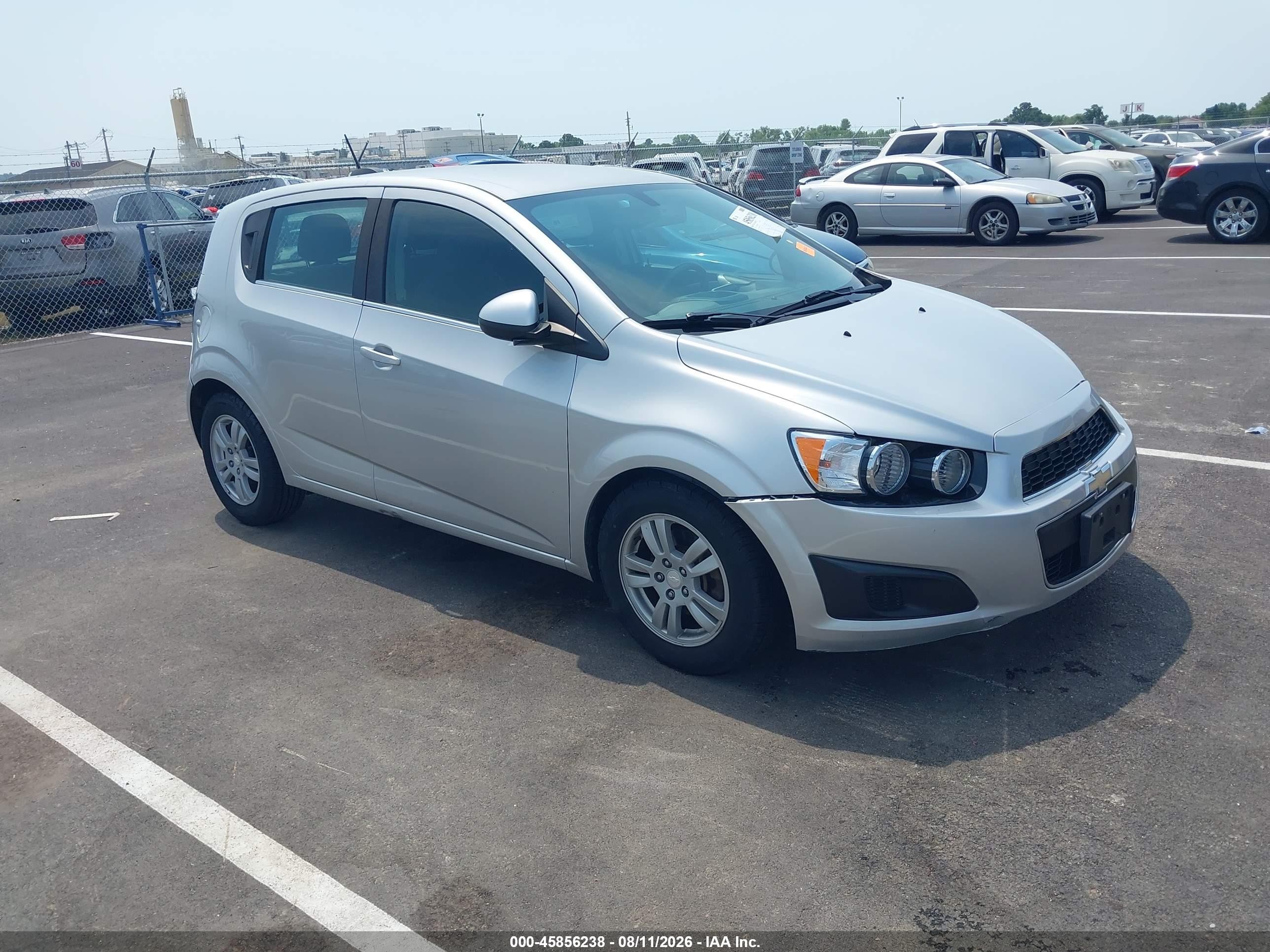 2015 Chevrolet Sonic Lt Auto Серебряный vin: 1G1JC6SG6F4210556