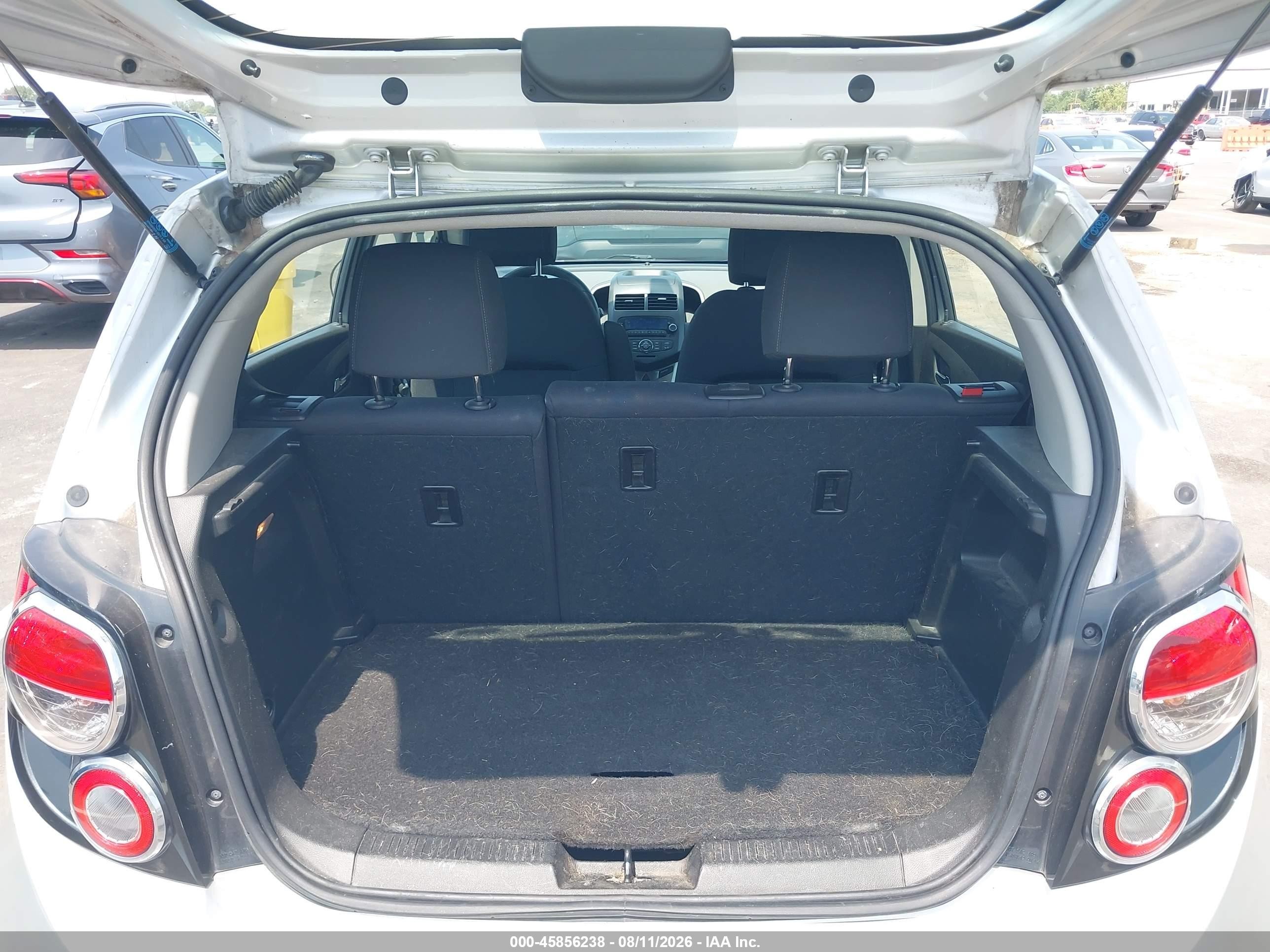 2015 Chevrolet Sonic Lt Auto Серебряный vin: 1G1JC6SG6F4210556