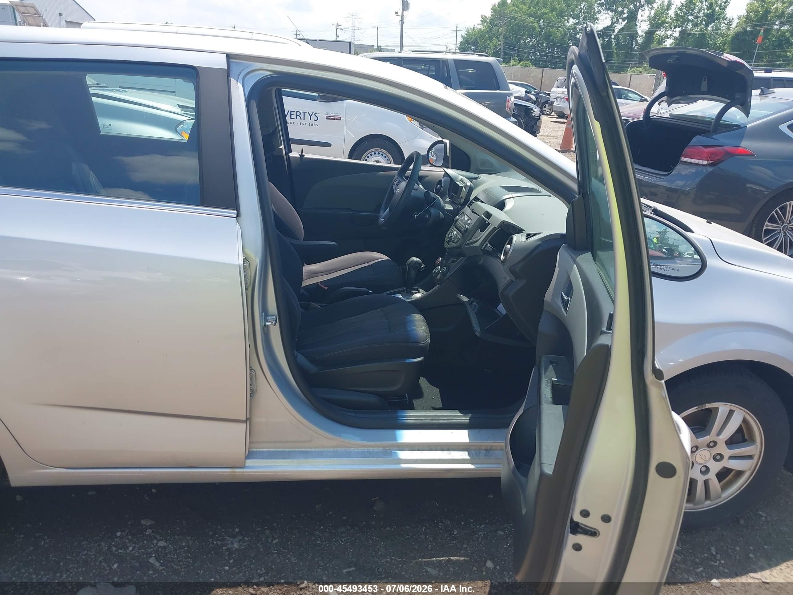 2013 Chevrolet Sonic Lt Auto Silver vin: 1G1JC6SH3D4120058