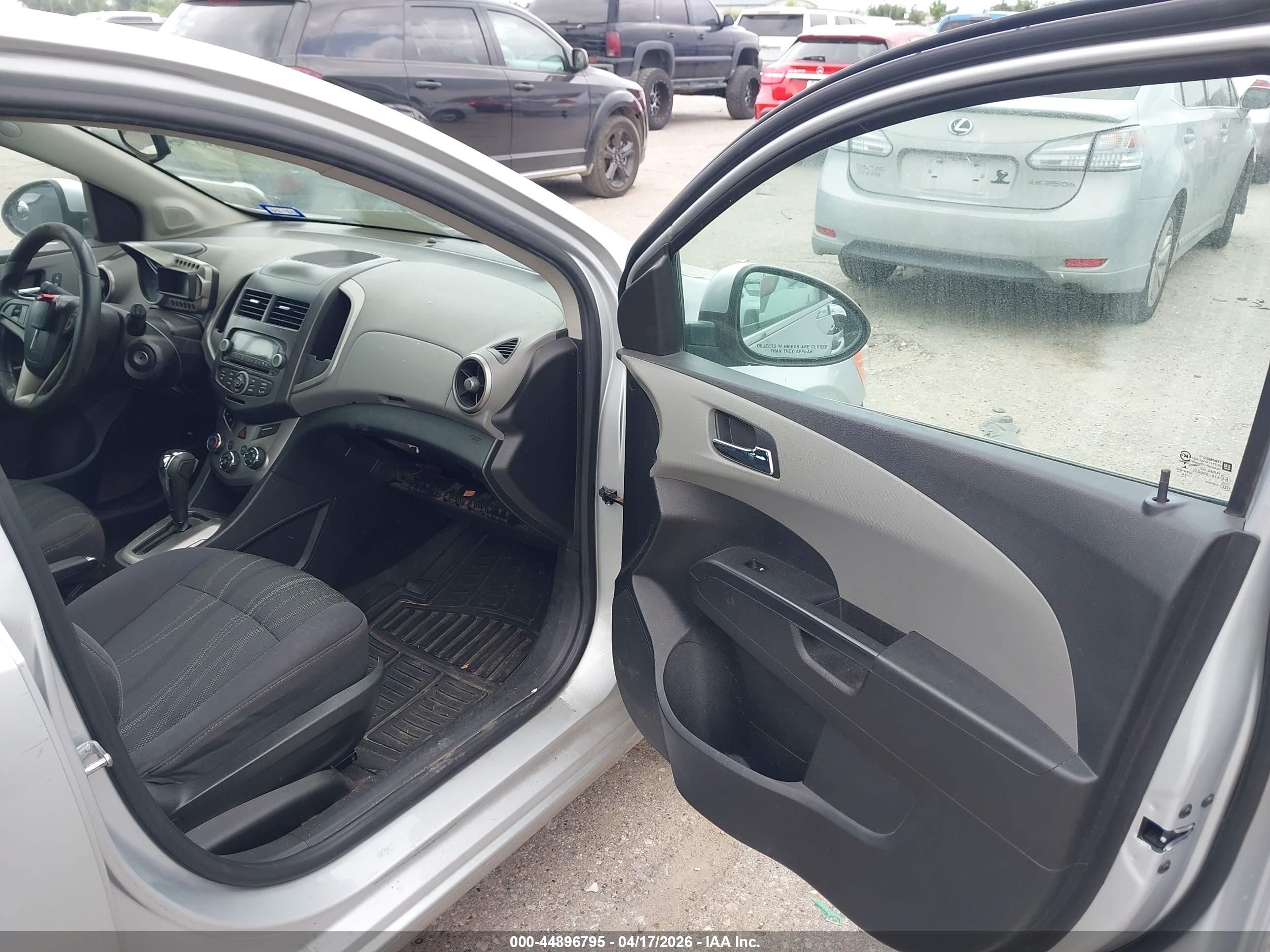 2014 Chevrolet Sonic Lt Auto Silver vin: 1G1JC6SH9E4225687