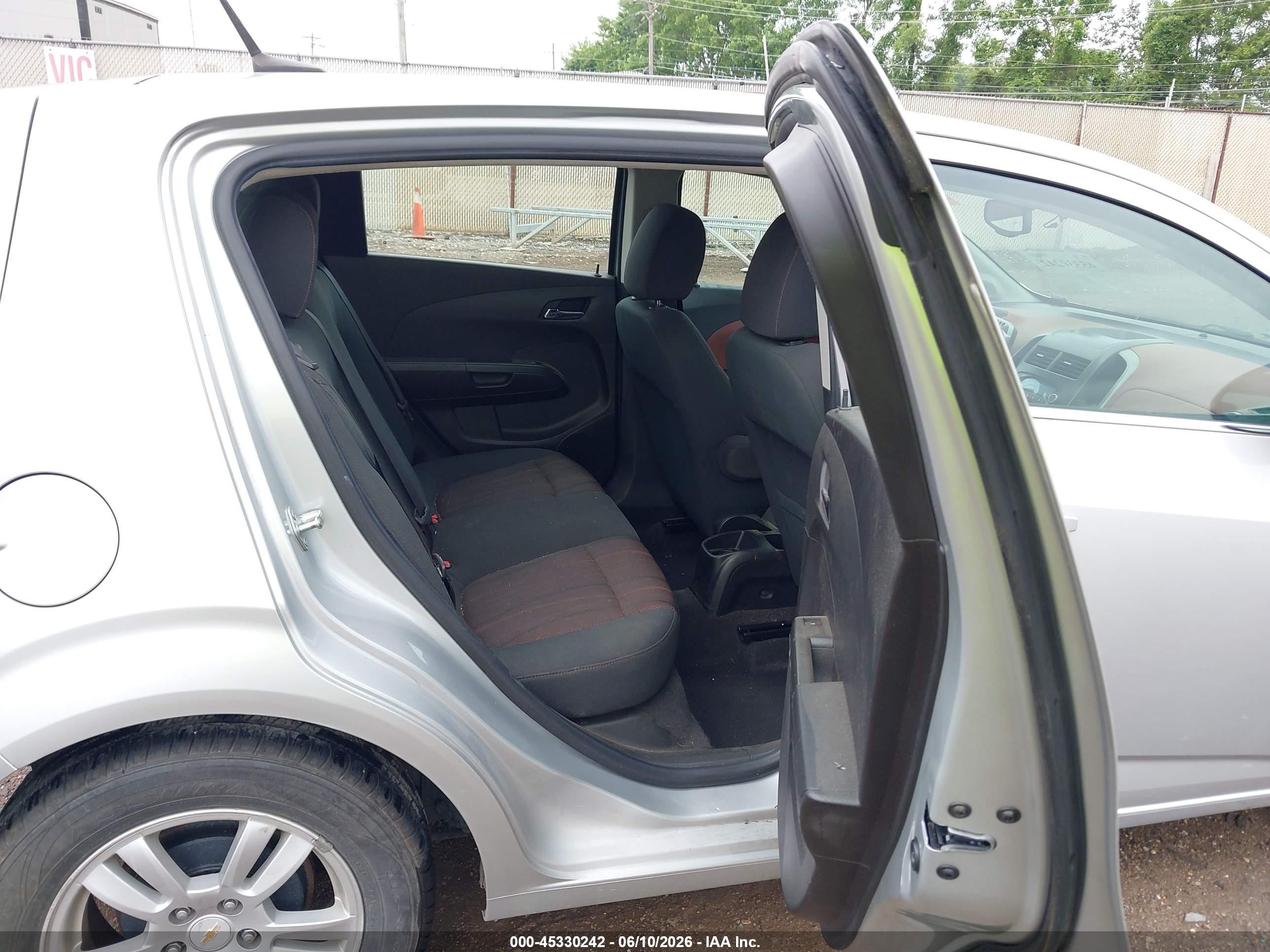 2012 Chevrolet Sonic 1lt Серебряный vin: 1G1JD6SB5C4123034