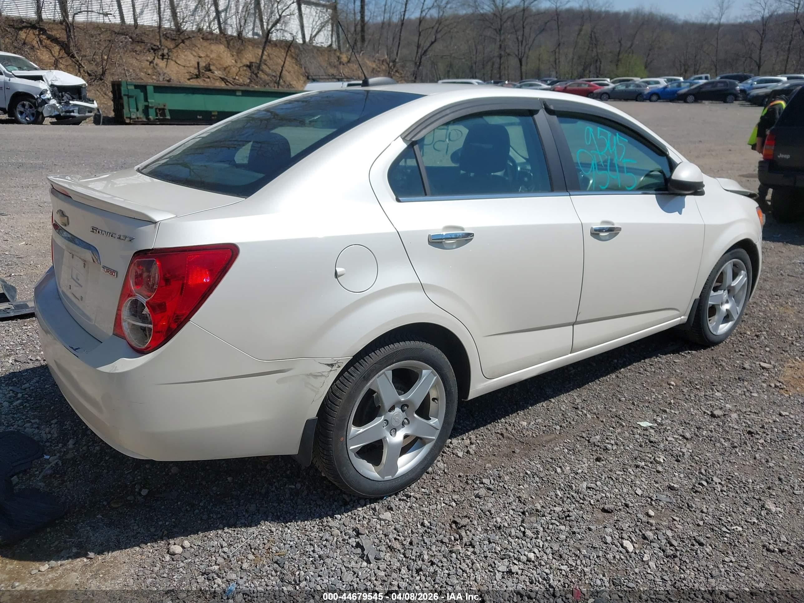2015 Chevrolet Sonic Ltz Auto White vin: 1G1JE5SB0F4110106