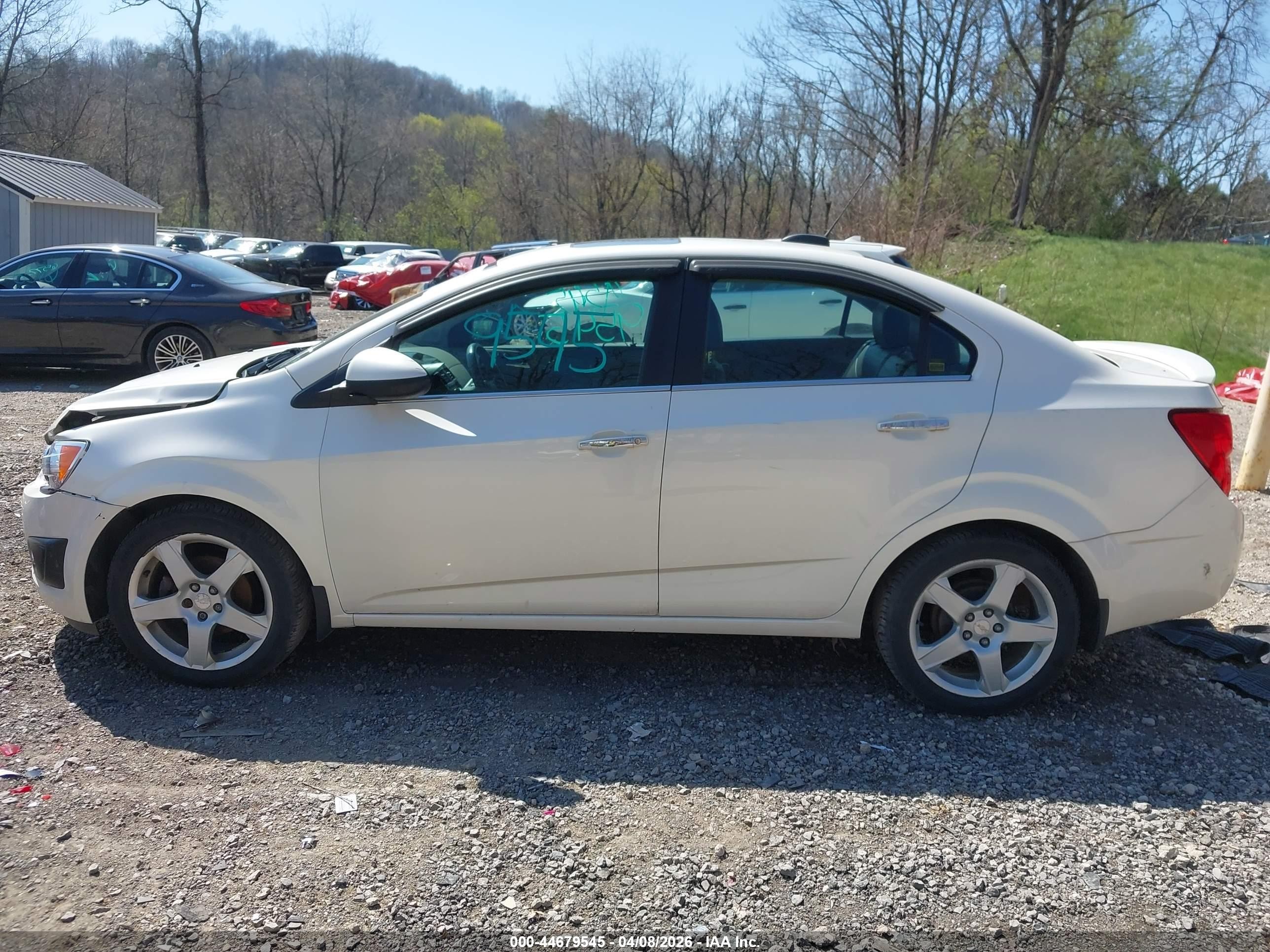 2015 Chevrolet Sonic Ltz Auto White vin: 1G1JE5SB0F4110106
