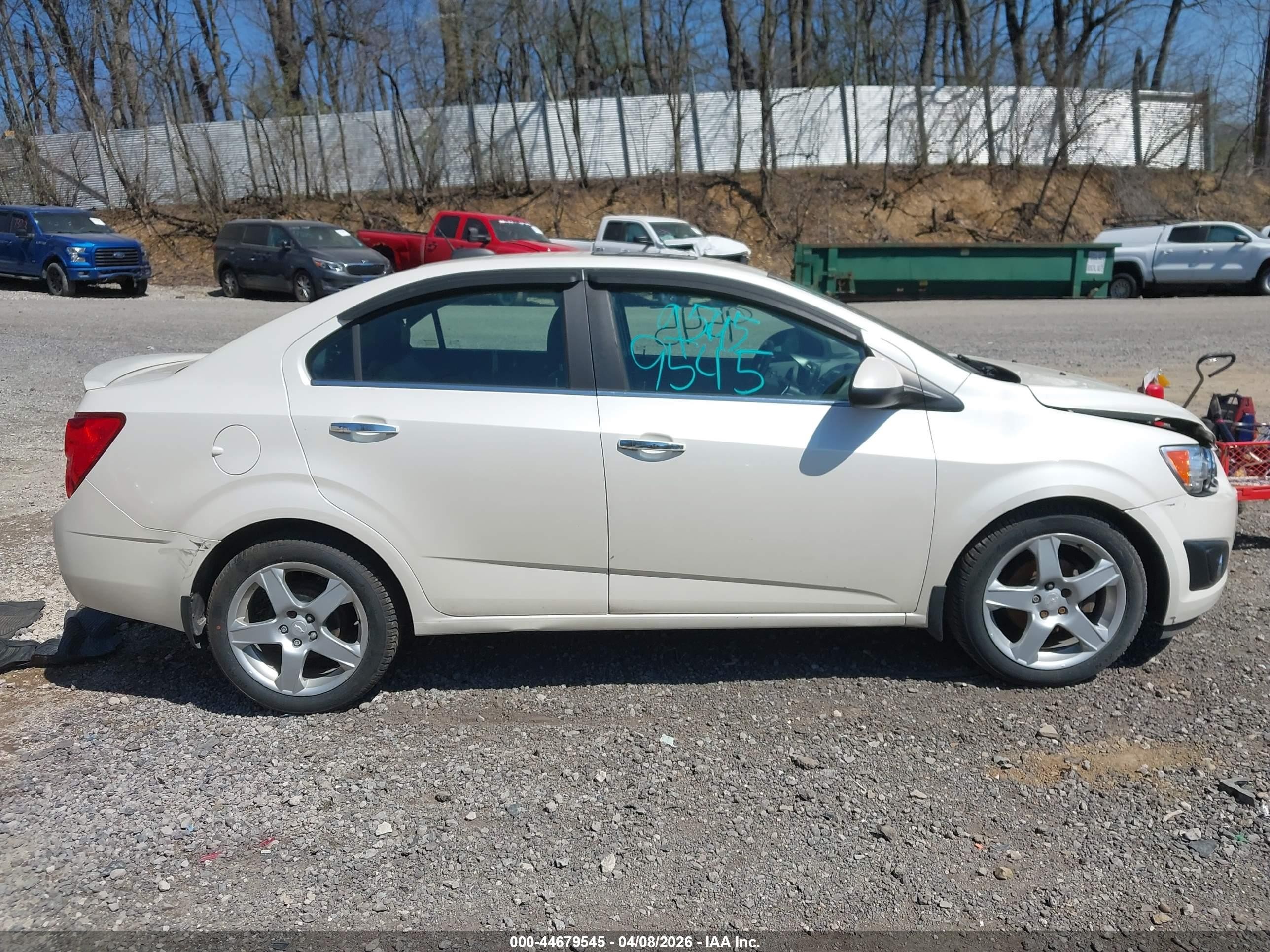2015 Chevrolet Sonic Ltz Auto White vin: 1G1JE5SB0F4110106