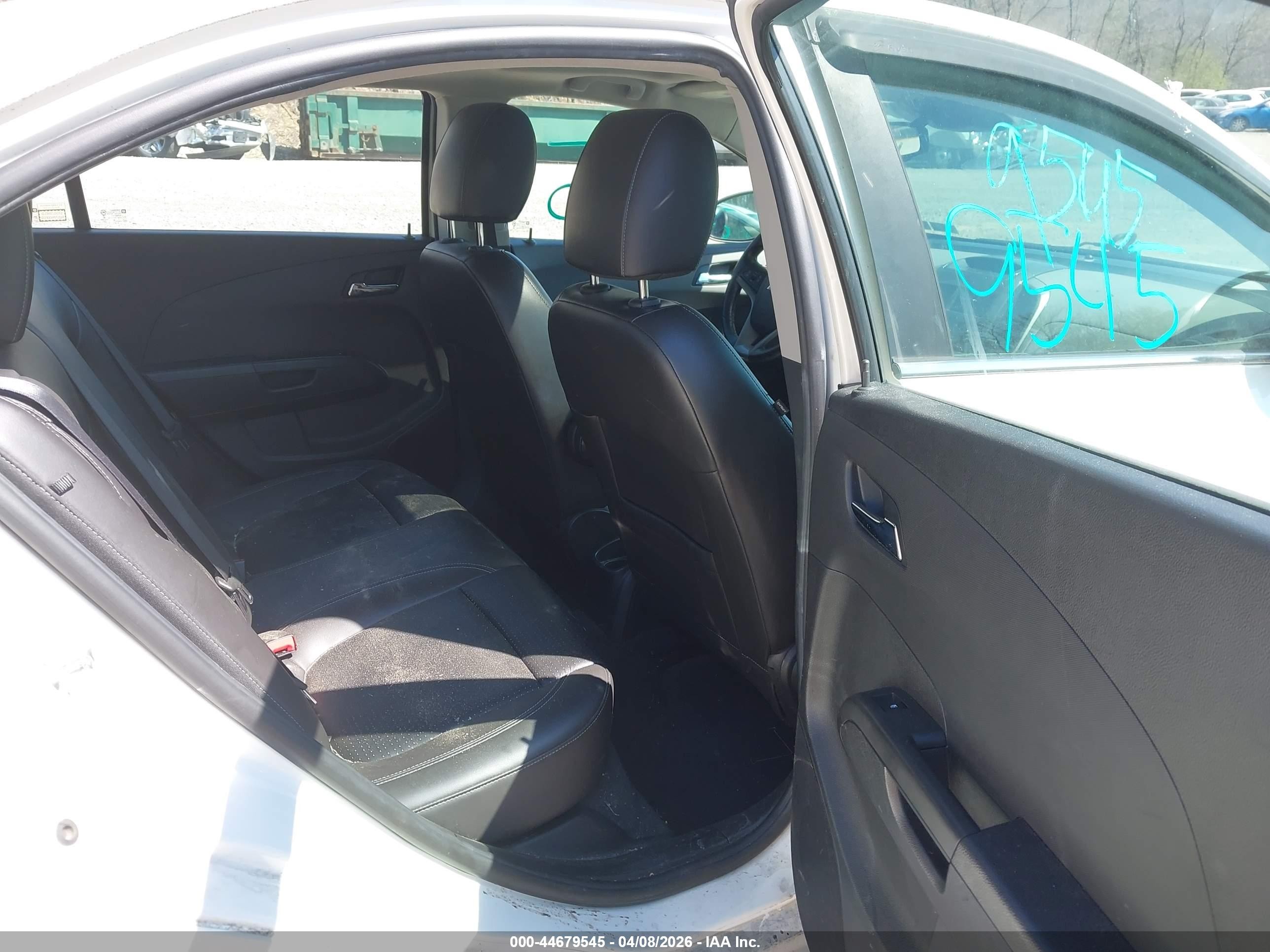 2015 Chevrolet Sonic Ltz Auto White vin: 1G1JE5SB0F4110106