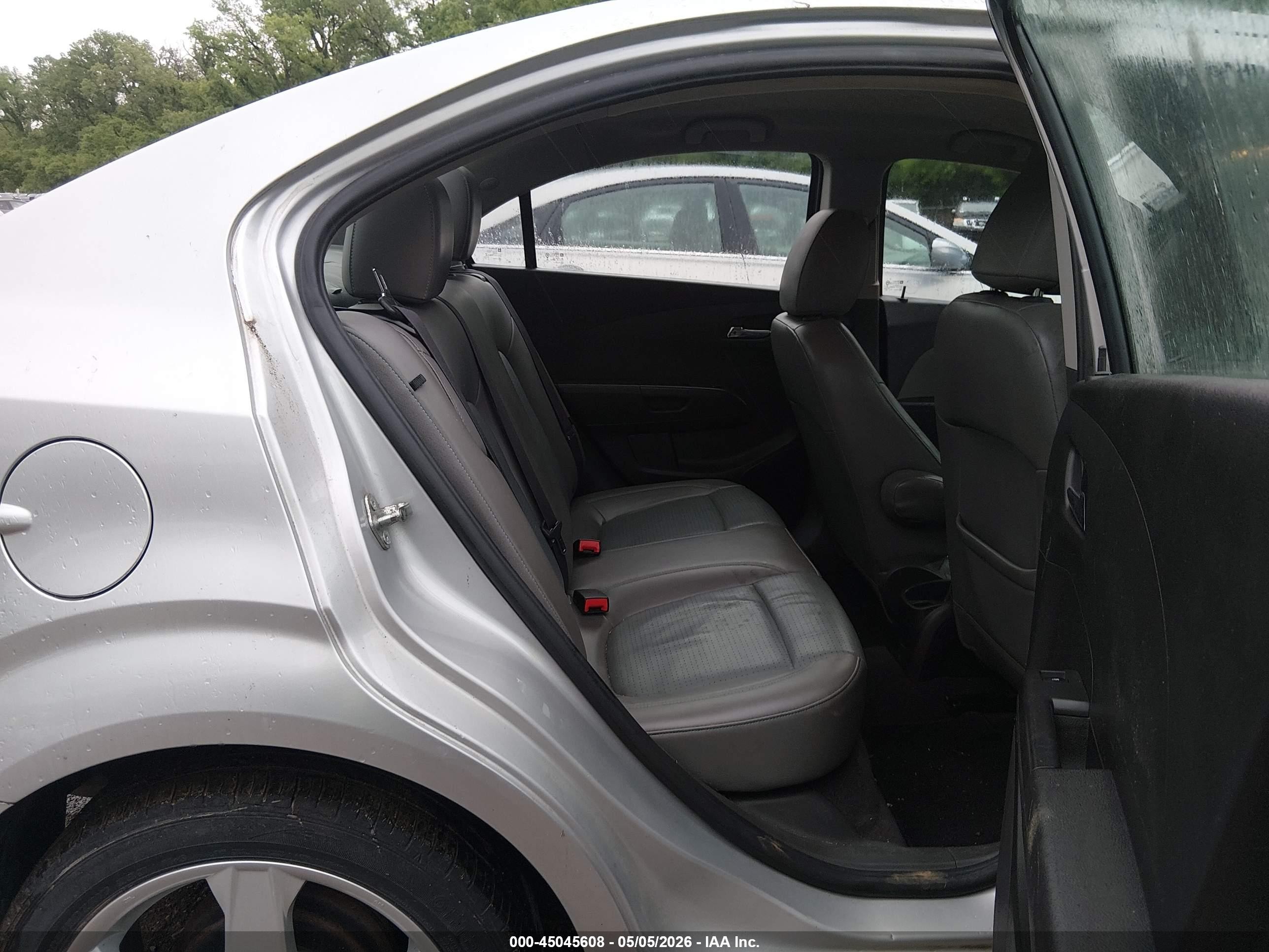 2015 Chevrolet Sonic Ltz Auto Серебряный vin: 1G1JE5SB0F4146782