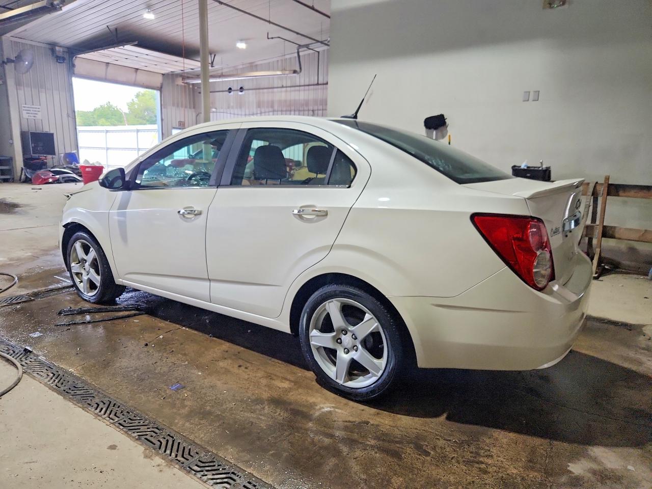 2014 Chevrolet Sonic Ltz Cream vin: 1G1JE5SB3E4135032