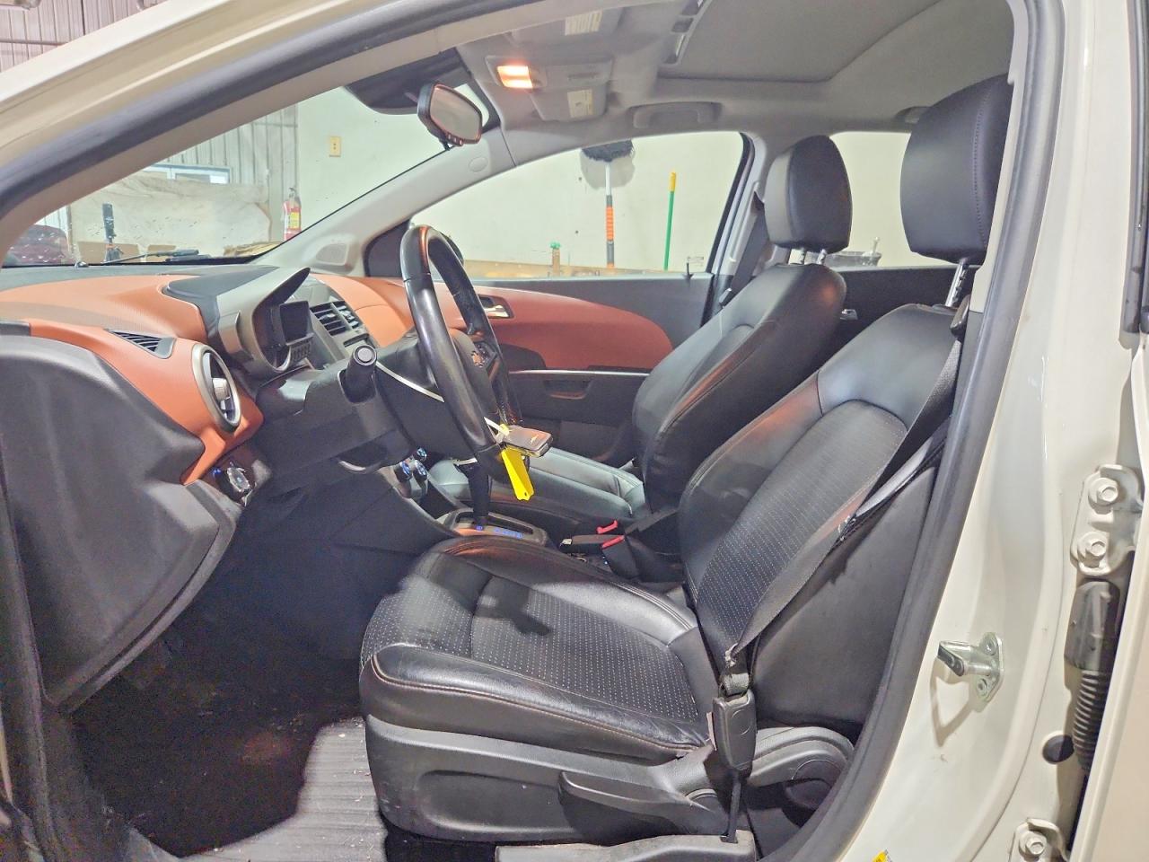 2014 Chevrolet Sonic Ltz Cream vin: 1G1JE5SB3E4135032