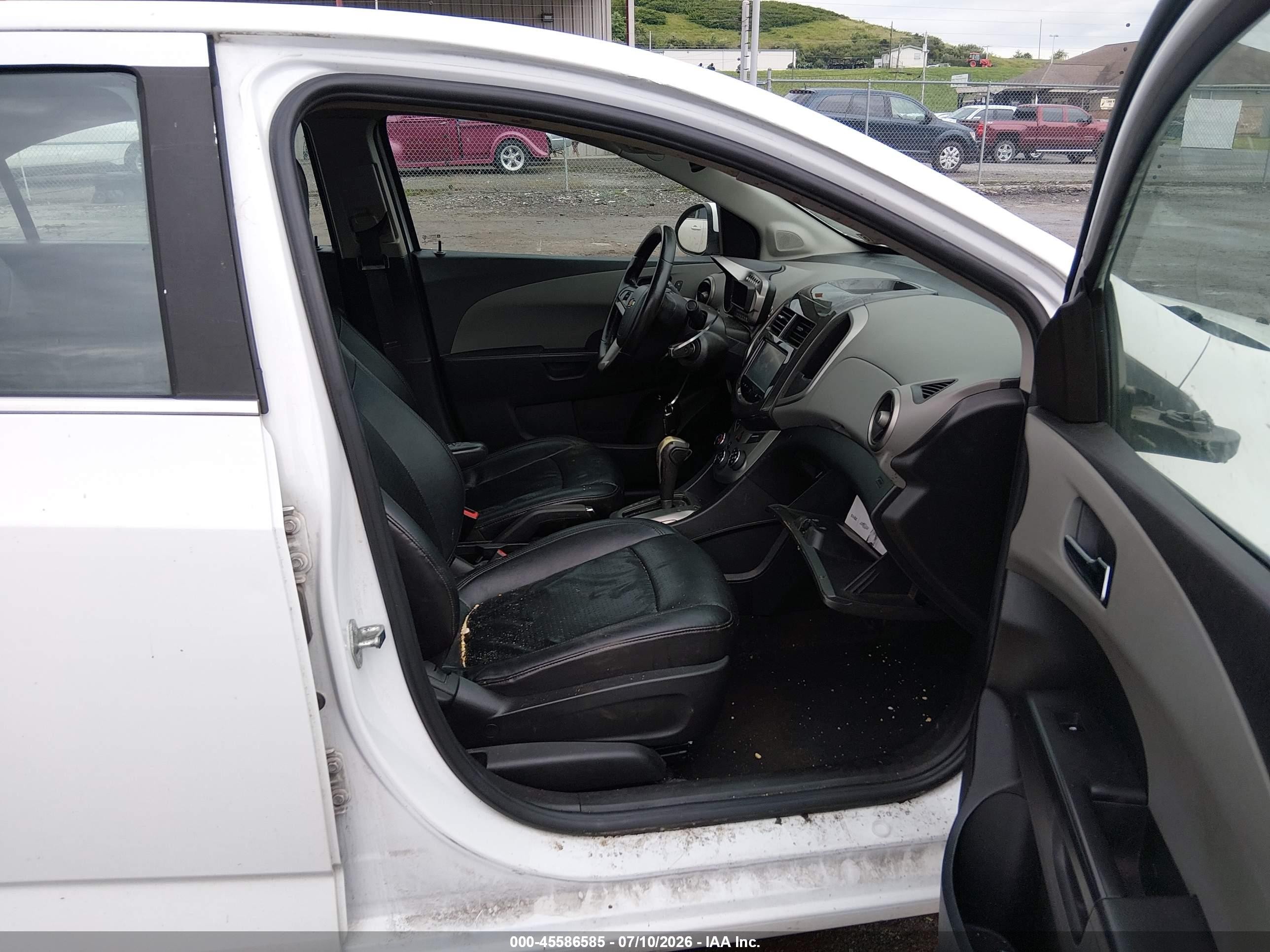 2015 Chevrolet Sonic Ltz Auto White vin: 1G1JE5SB6F4103533