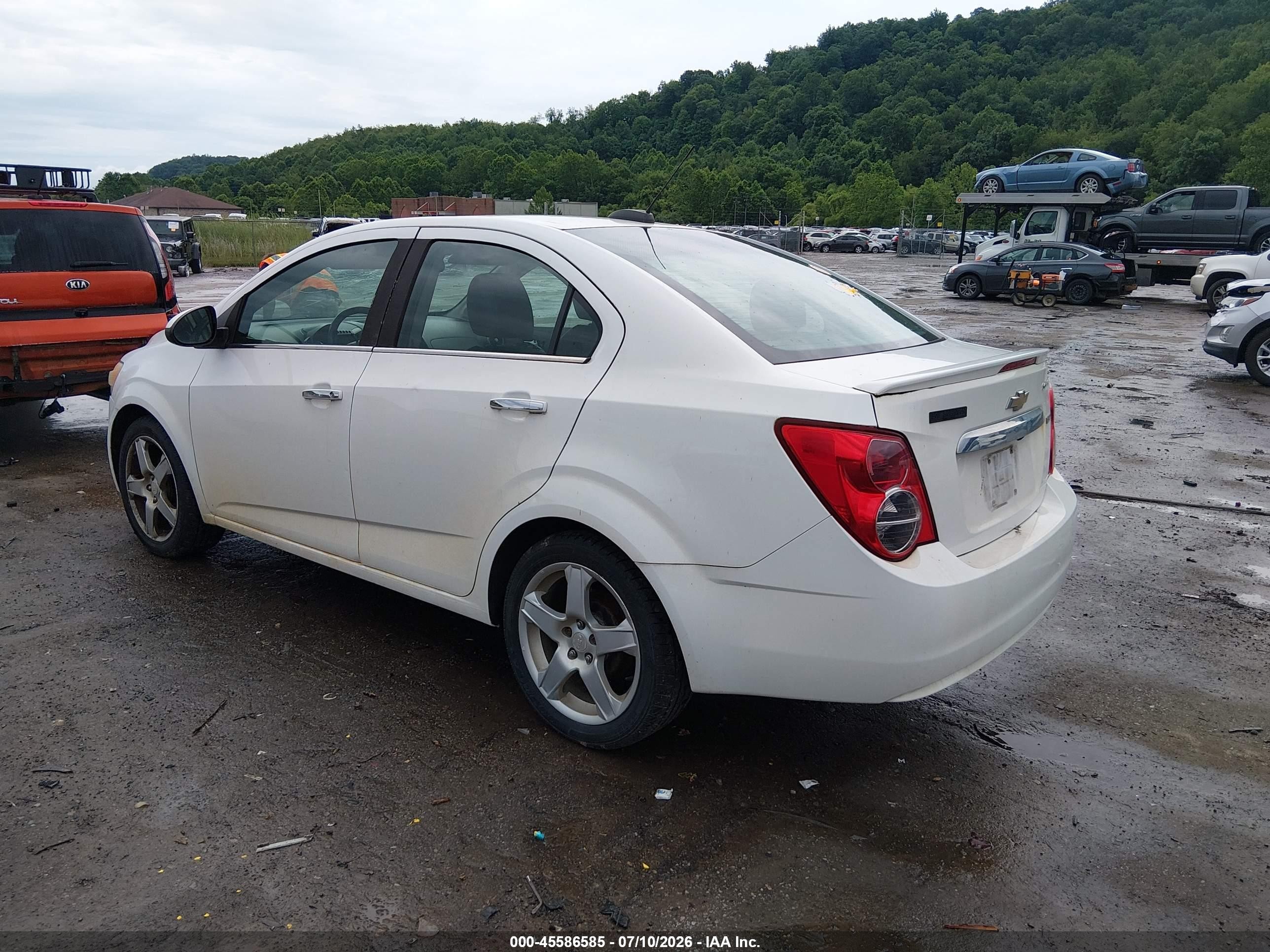 2015 Chevrolet Sonic Ltz Auto White vin: 1G1JE5SB6F4103533