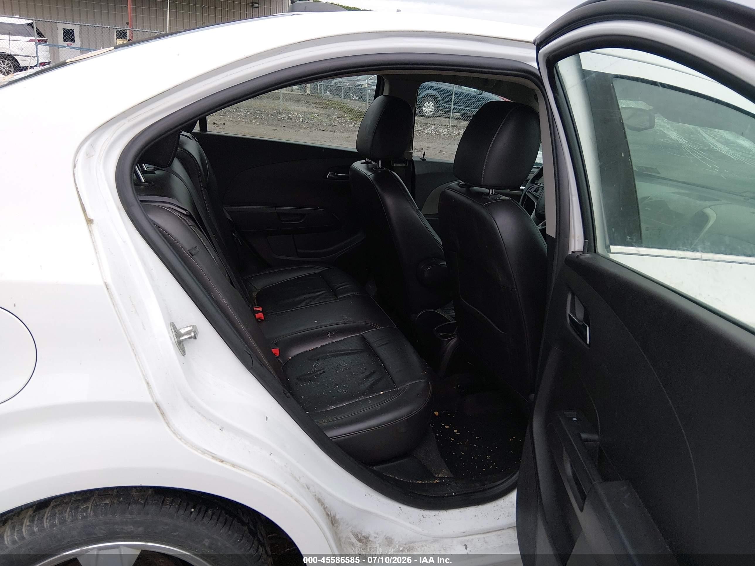 2015 Chevrolet Sonic Ltz Auto White vin: 1G1JE5SB6F4103533
