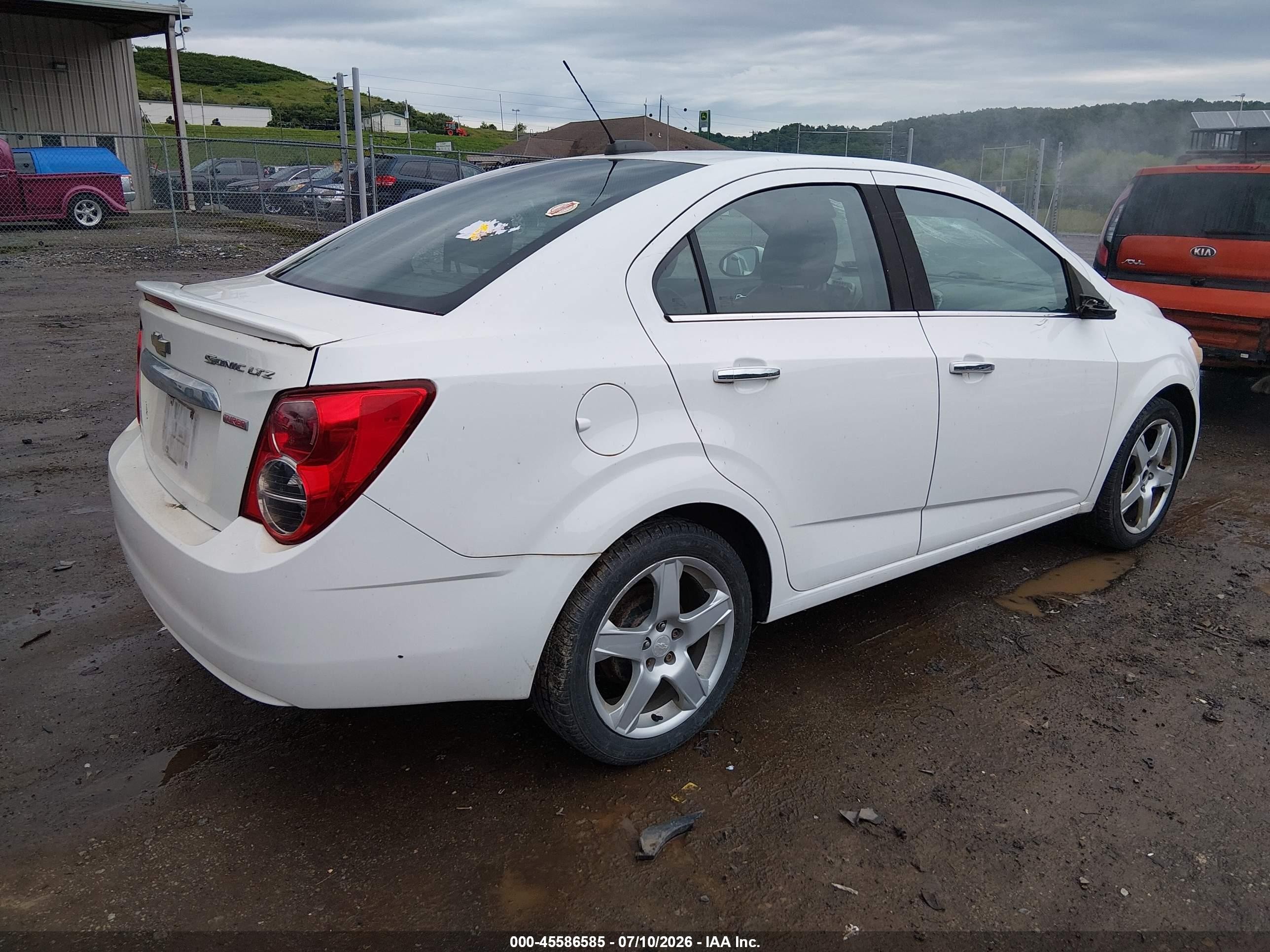 2015 Chevrolet Sonic Ltz Auto White vin: 1G1JE5SB6F4103533