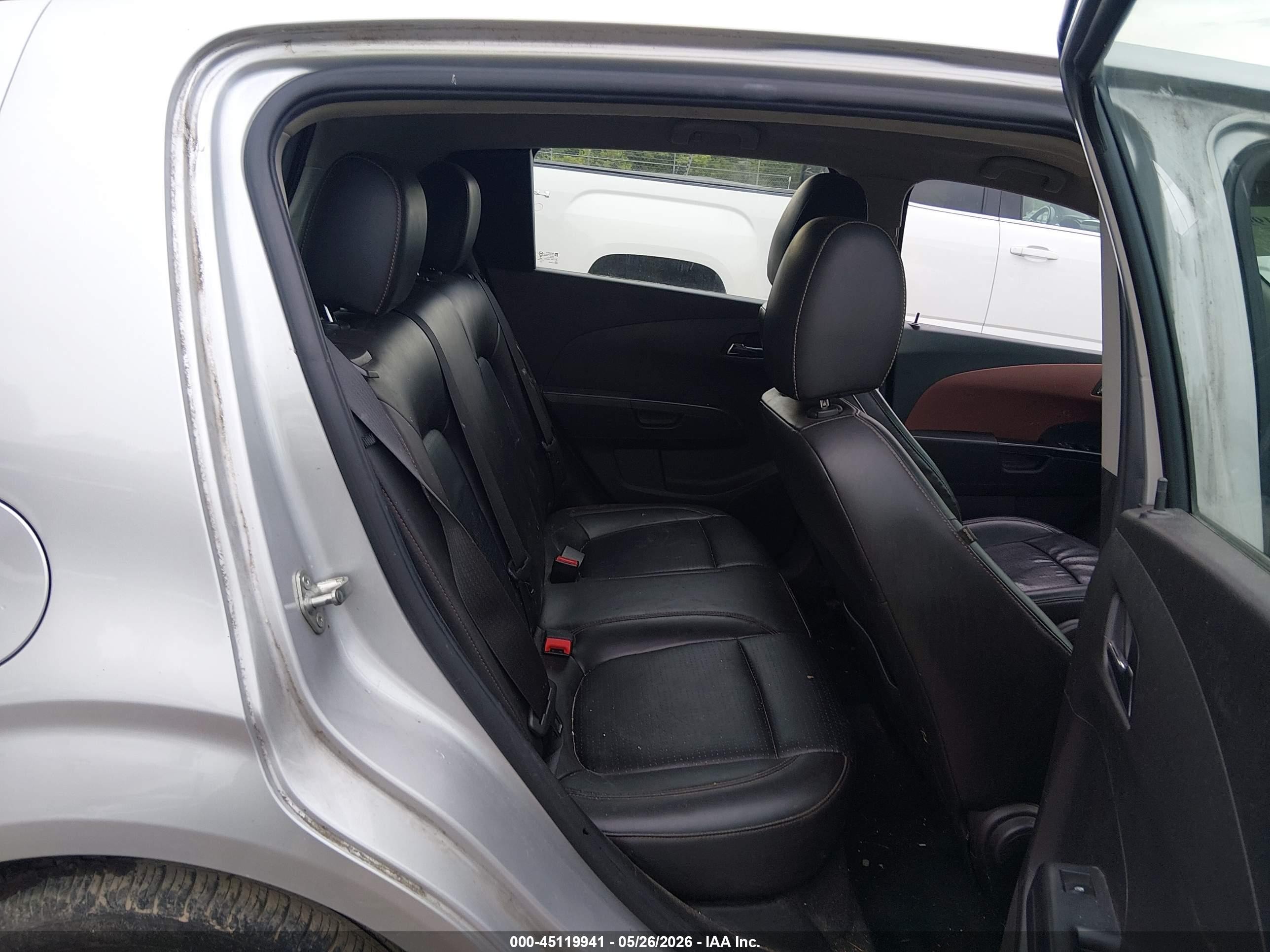 2015 Chevrolet Sonic Ltz Auto Серебряный vin: 1G1JE6SB1F4107673