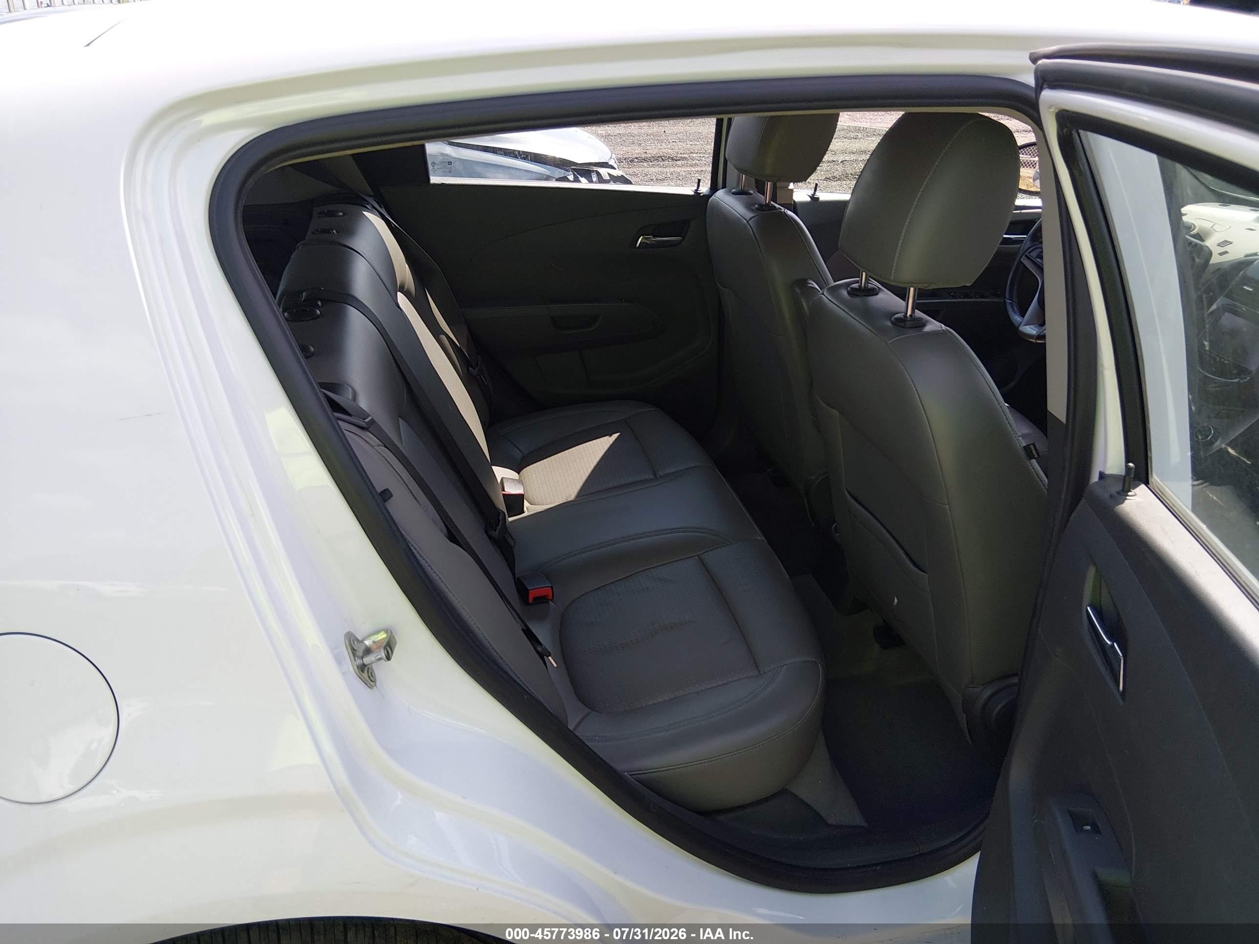 2015 Chevrolet Sonic Ltz Auto White vin: 1G1JE6SBXF4105579