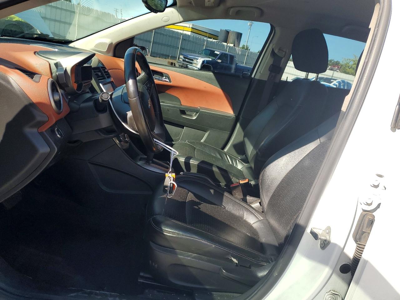 2015 Chevrolet Sonic Ltz Белый vin: 1G1JE6SBXF4120762