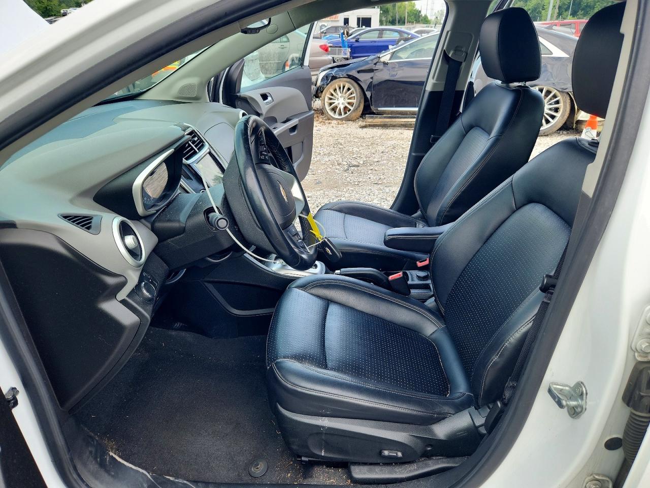 2018 Chevrolet Sonic Premier White vin: 1G1JF5SB2J4138060