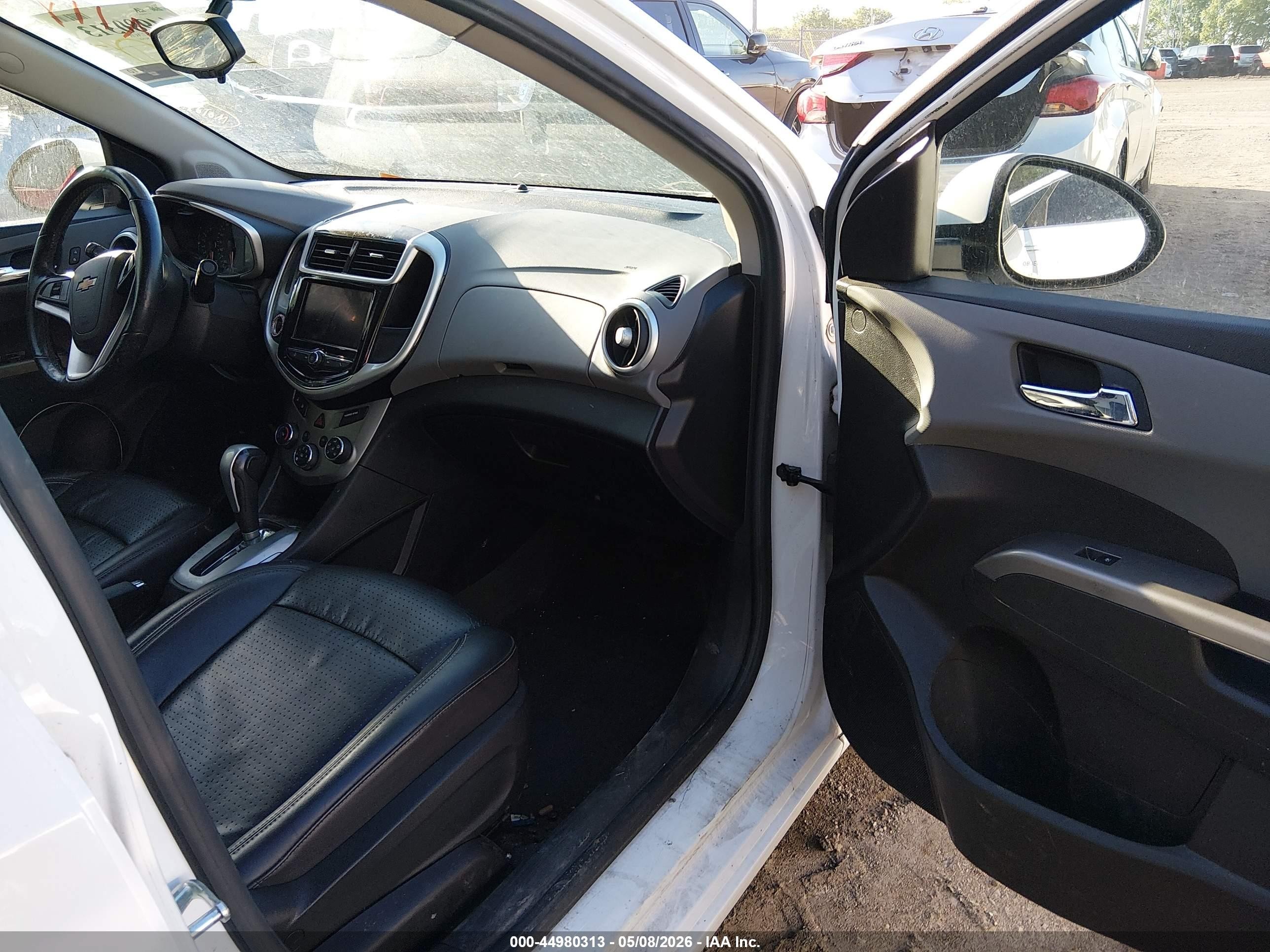 2020 Chevrolet Sonic Fwd  Premier White vin: 1G1JF5SB2L4112559
