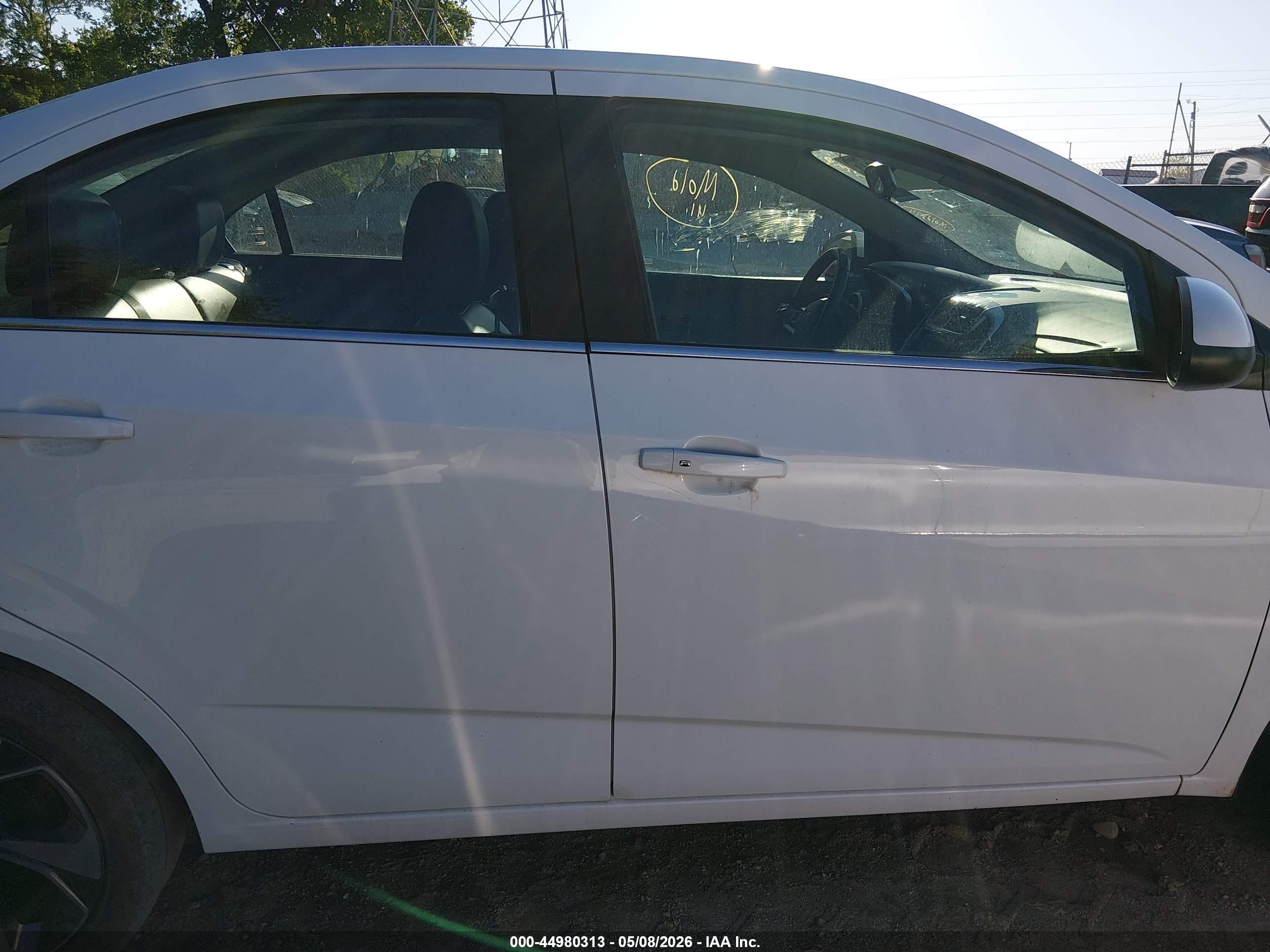 2020 Chevrolet Sonic Fwd  Premier White vin: 1G1JF5SB2L4112559