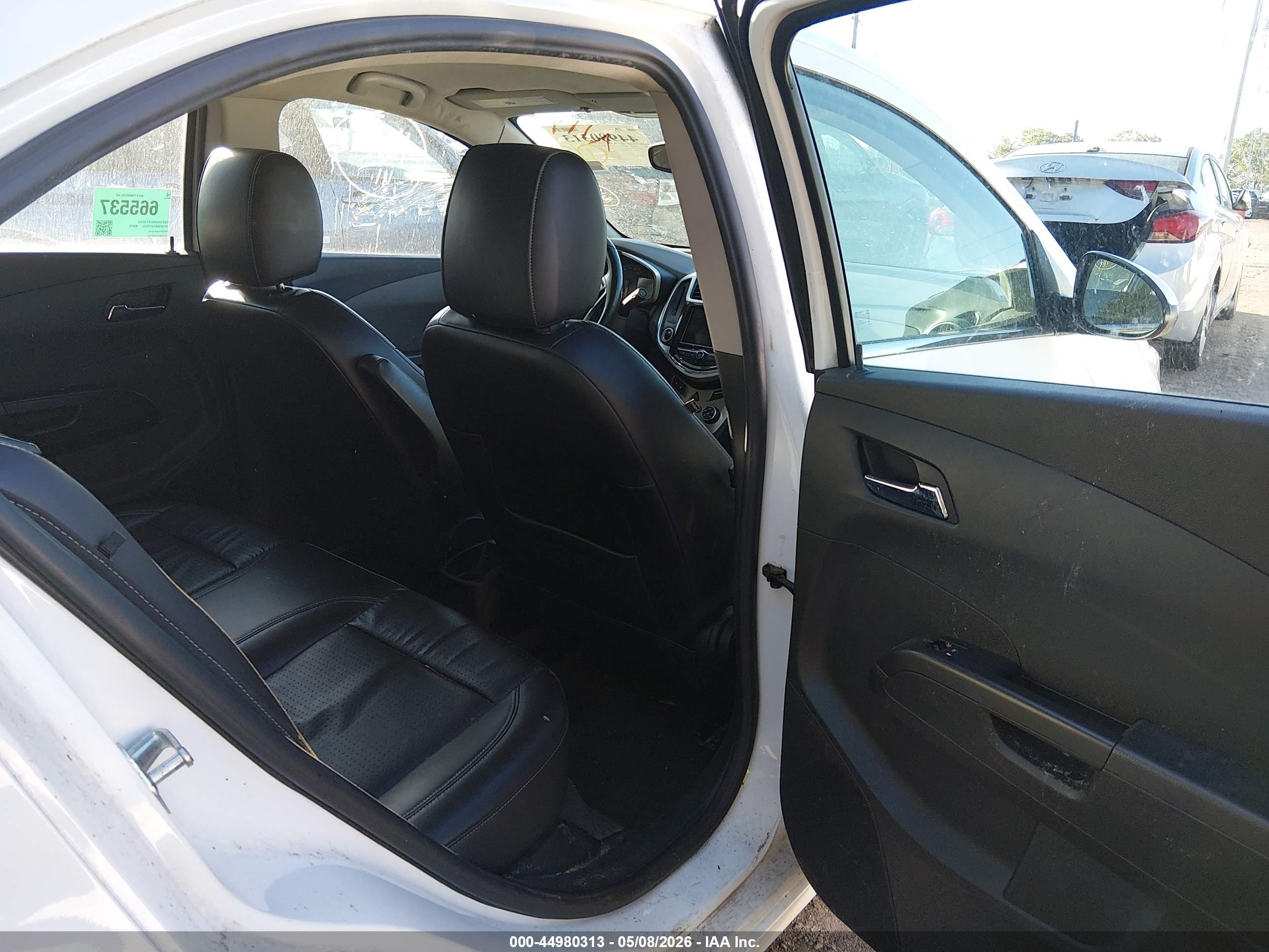 2020 Chevrolet Sonic Fwd  Premier White vin: 1G1JF5SB2L4112559