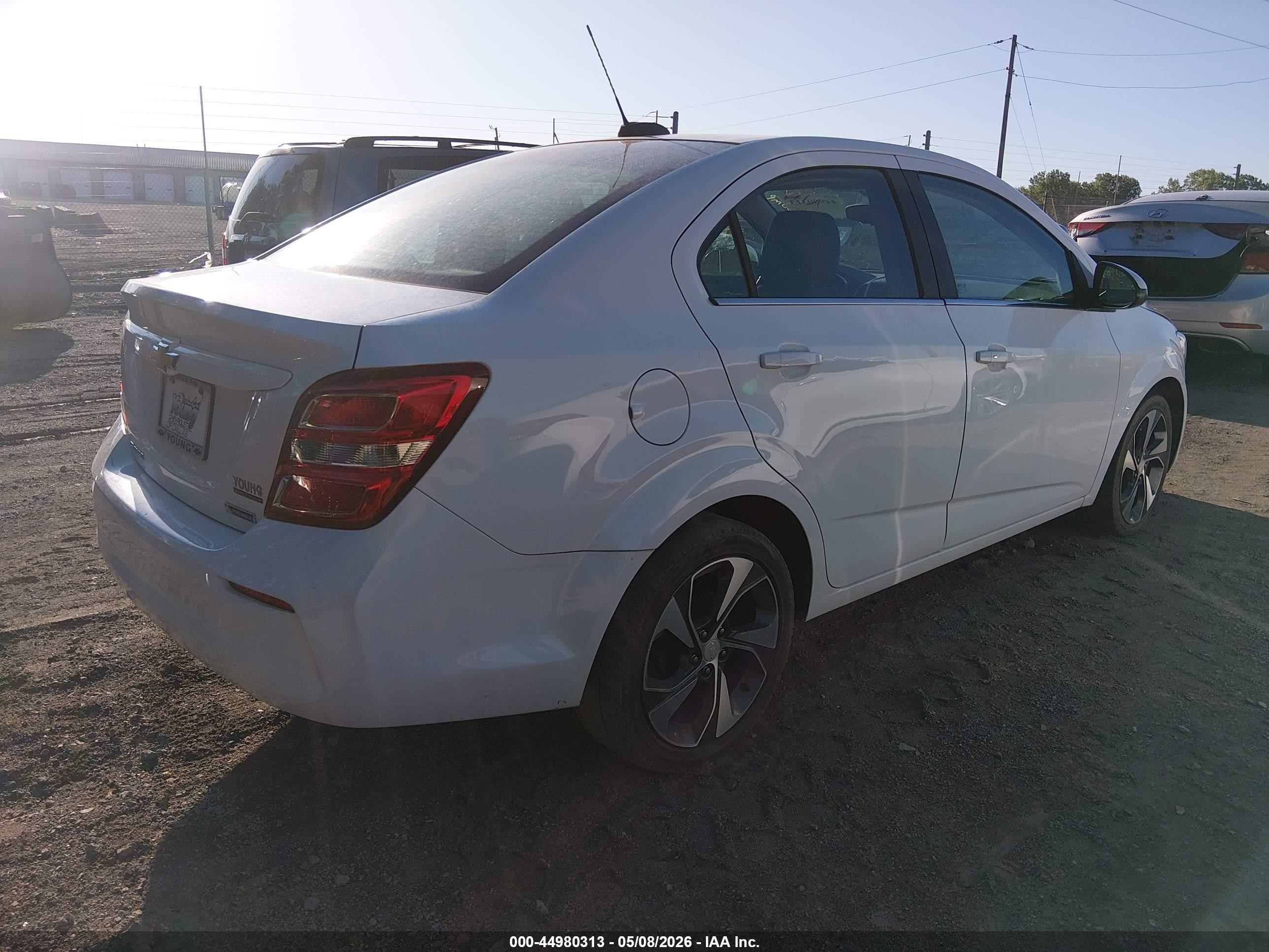 2020 Chevrolet Sonic Fwd  Premier White vin: 1G1JF5SB2L4112559