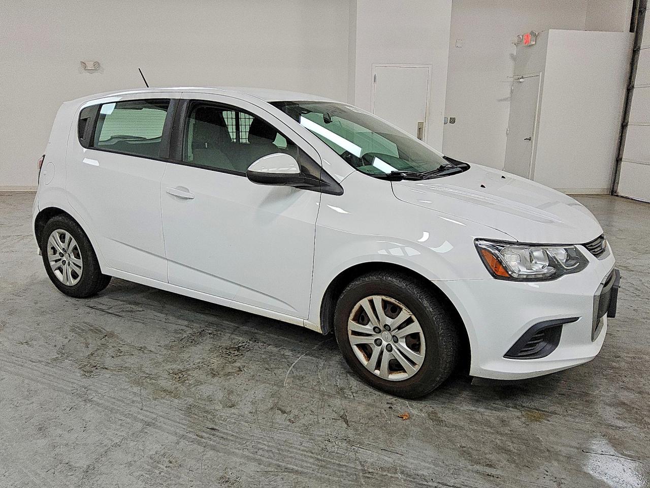 2019 Chevrolet Sonic White vin: 1G1JG6SB5K4122357
