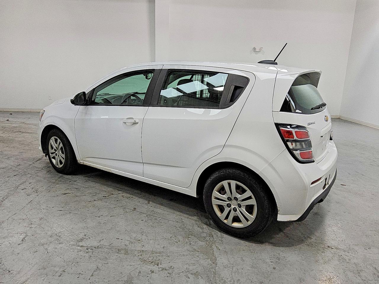 2019 Chevrolet Sonic White vin: 1G1JG6SB5K4122357