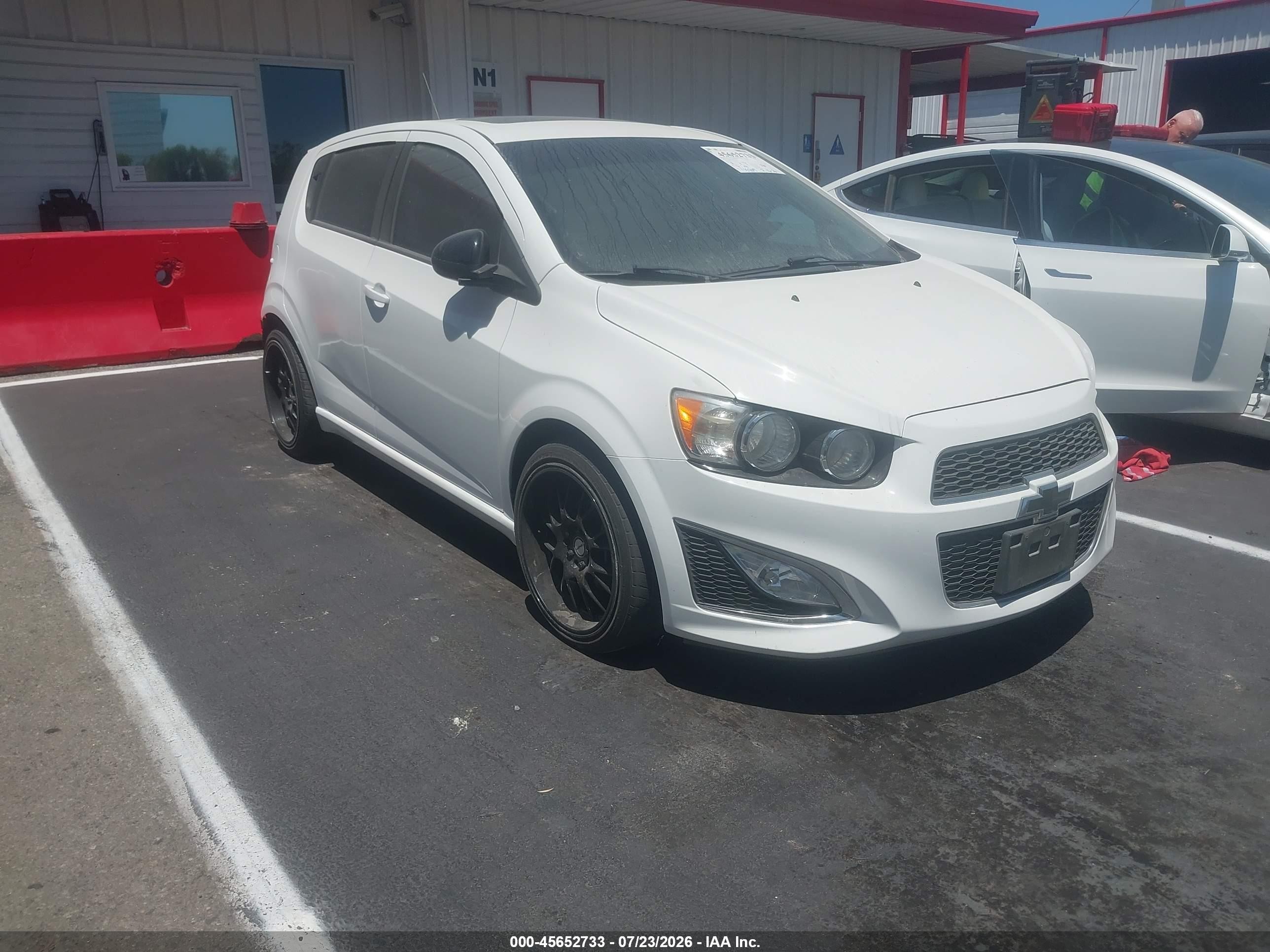 2013 Chevrolet Sonic Rs Auto Белый vin: 1G1JG6SB6D4235916