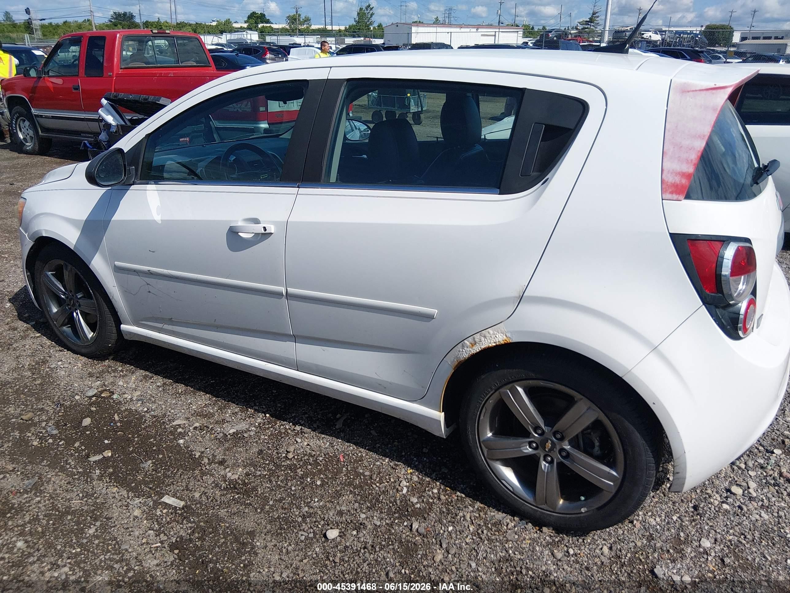 2013 Chevrolet Sonic Rs Auto White vin: 1G1JG6SB8D4167232