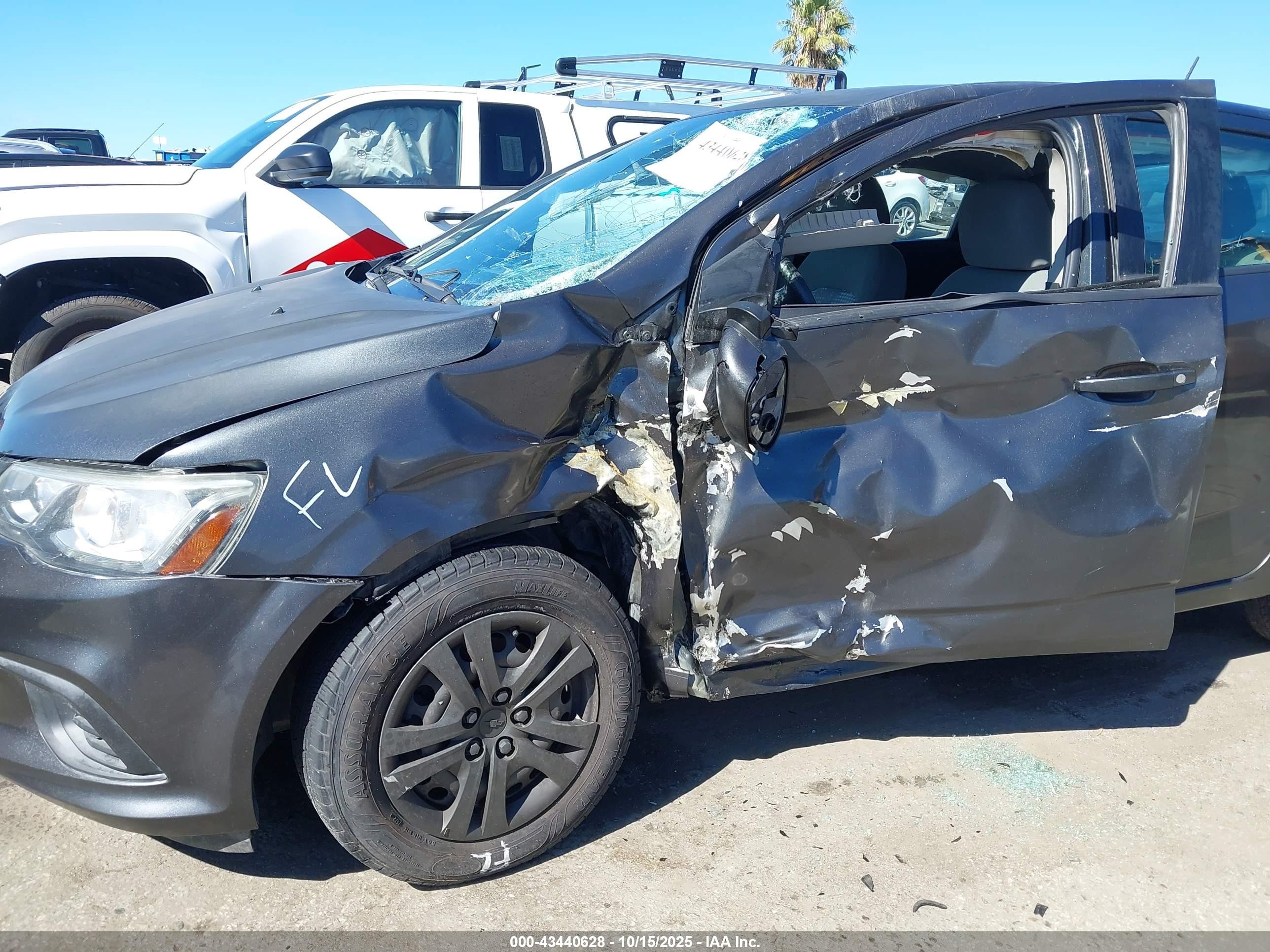 2018 Chevrolet Sonic Lt Auto Серый vin: 1G1JG6SH0J4103945