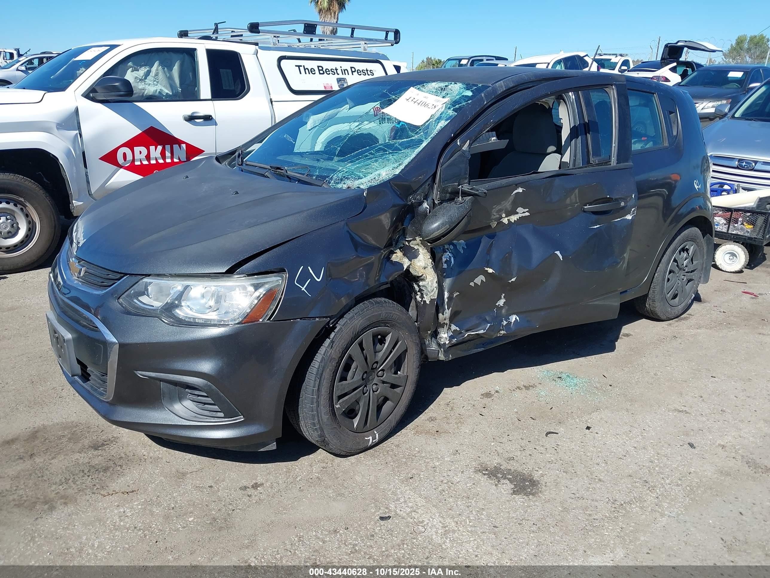 2018 Chevrolet Sonic Lt Auto Серый vin: 1G1JG6SH0J4103945