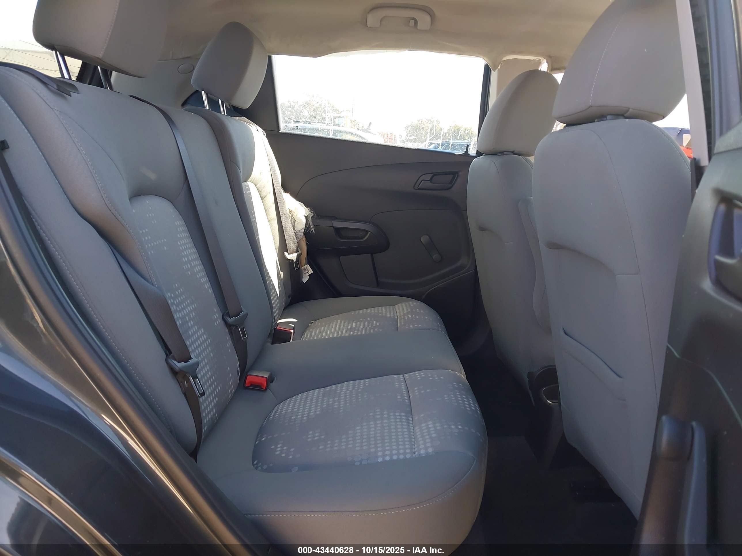 2018 Chevrolet Sonic Lt Auto Серый vin: 1G1JG6SH0J4103945