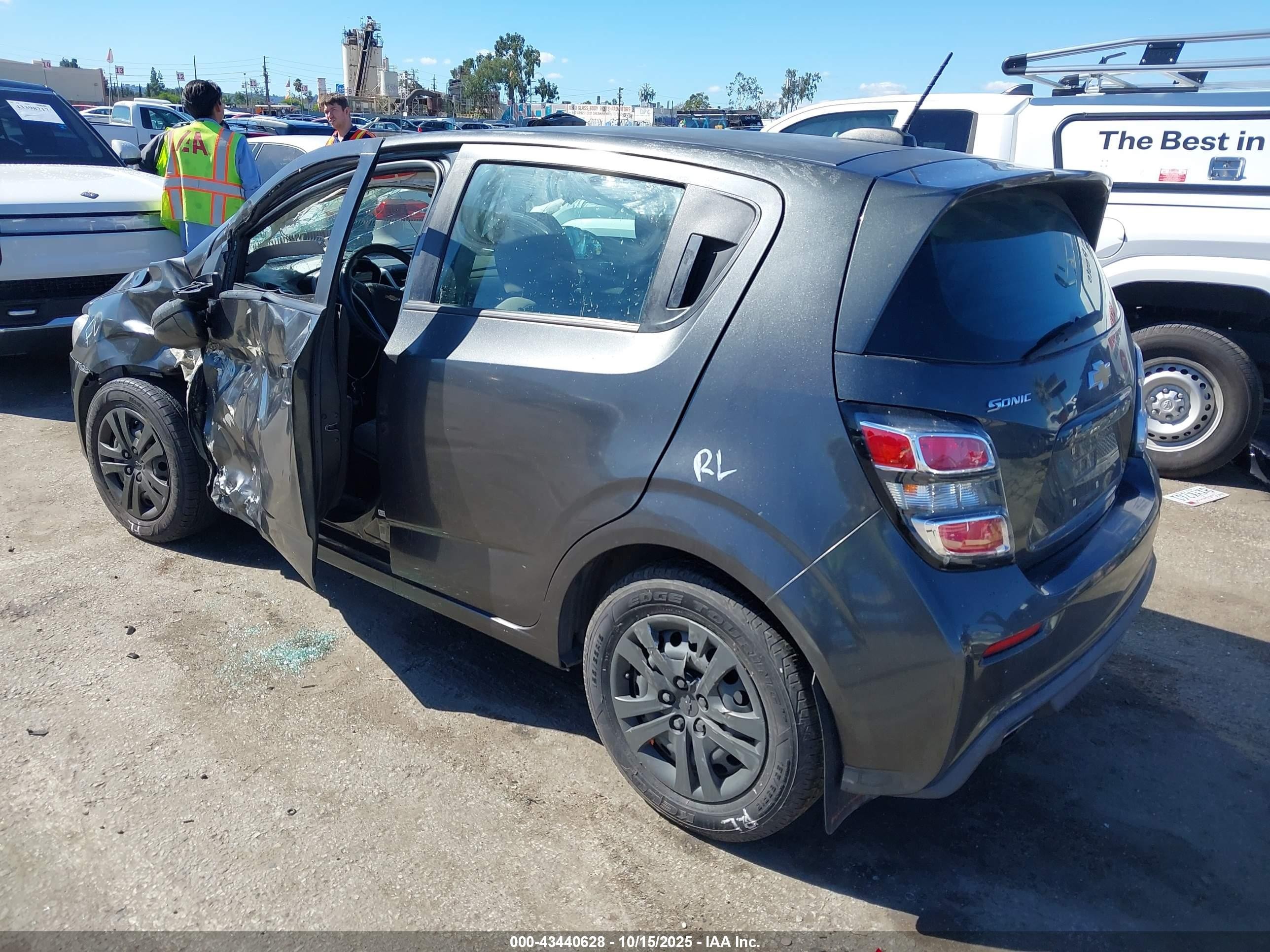 2018 Chevrolet Sonic Lt Auto Серый vin: 1G1JG6SH0J4103945