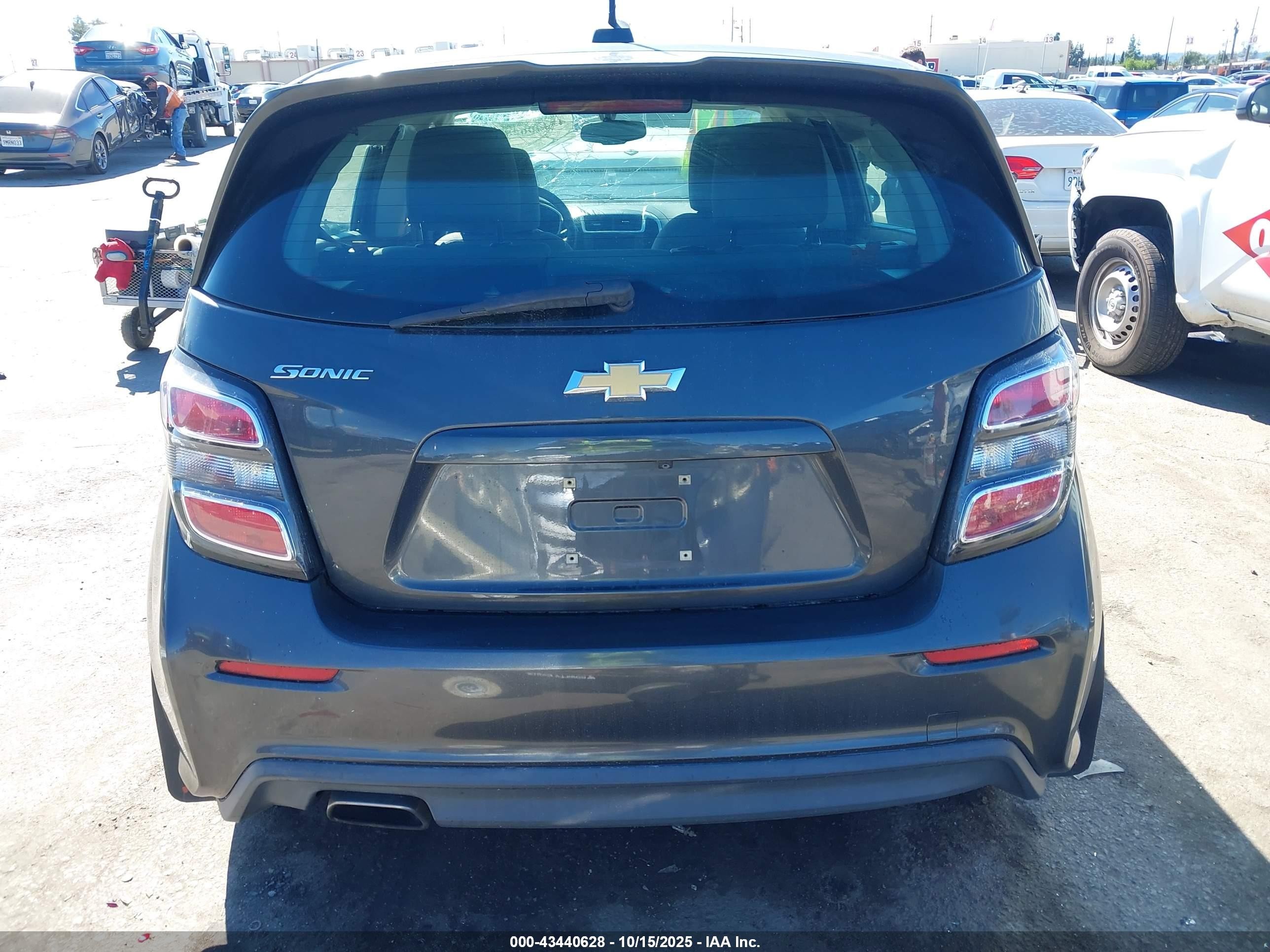 2018 Chevrolet Sonic Lt Auto Серый vin: 1G1JG6SH0J4103945