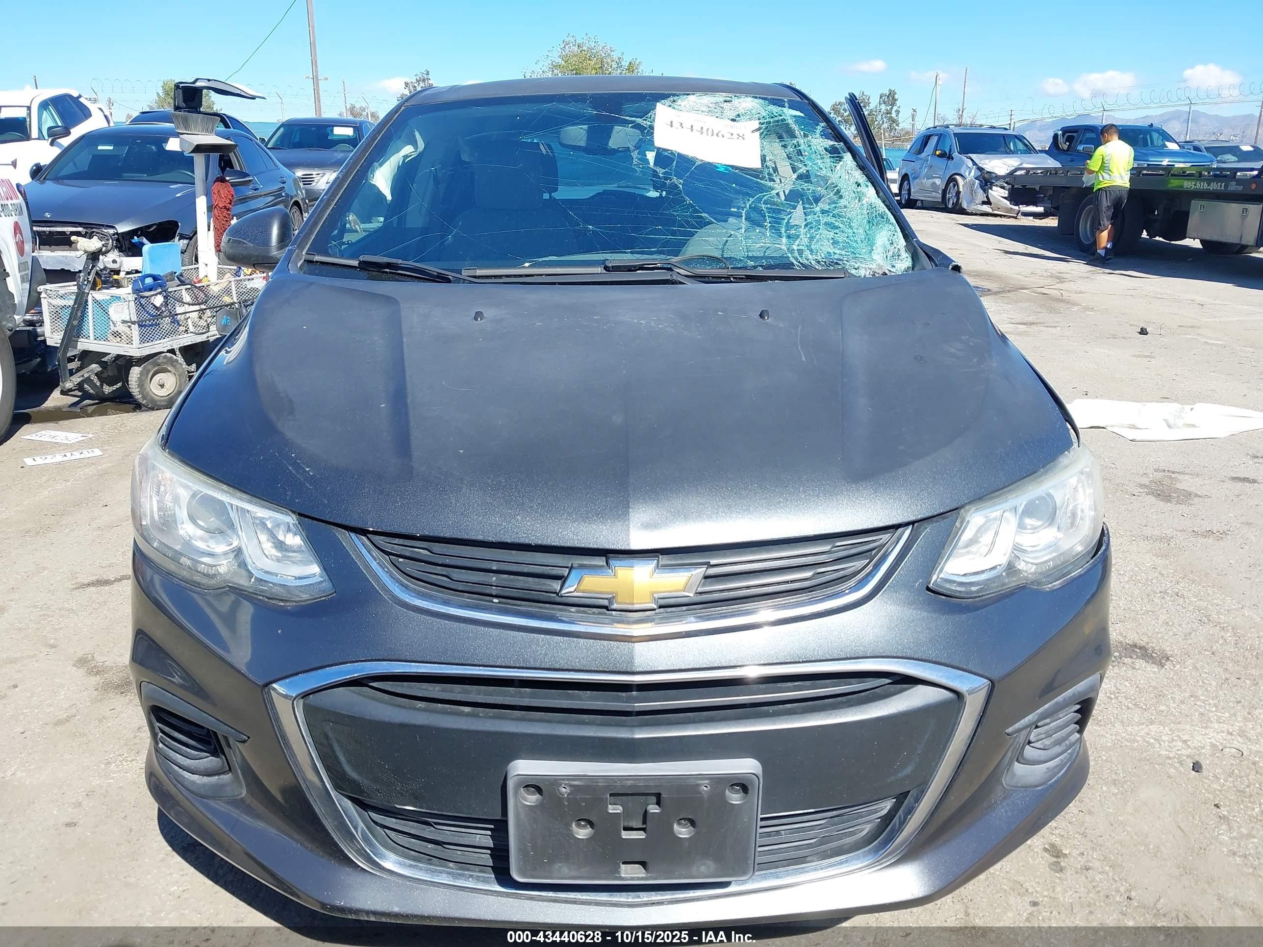 2018 Chevrolet Sonic Lt Auto Серый vin: 1G1JG6SH0J4103945