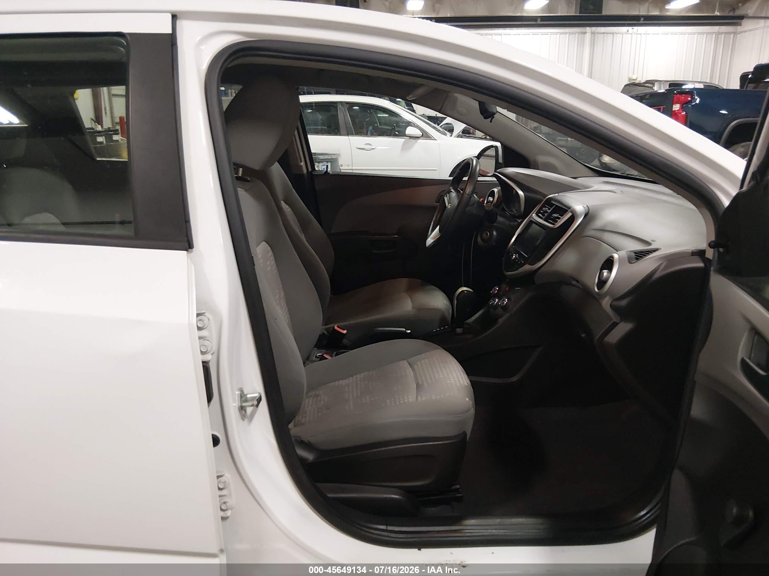 2017 Chevrolet Sonic Lt Auto Белый vin: 1G1JG6SH9H4169677