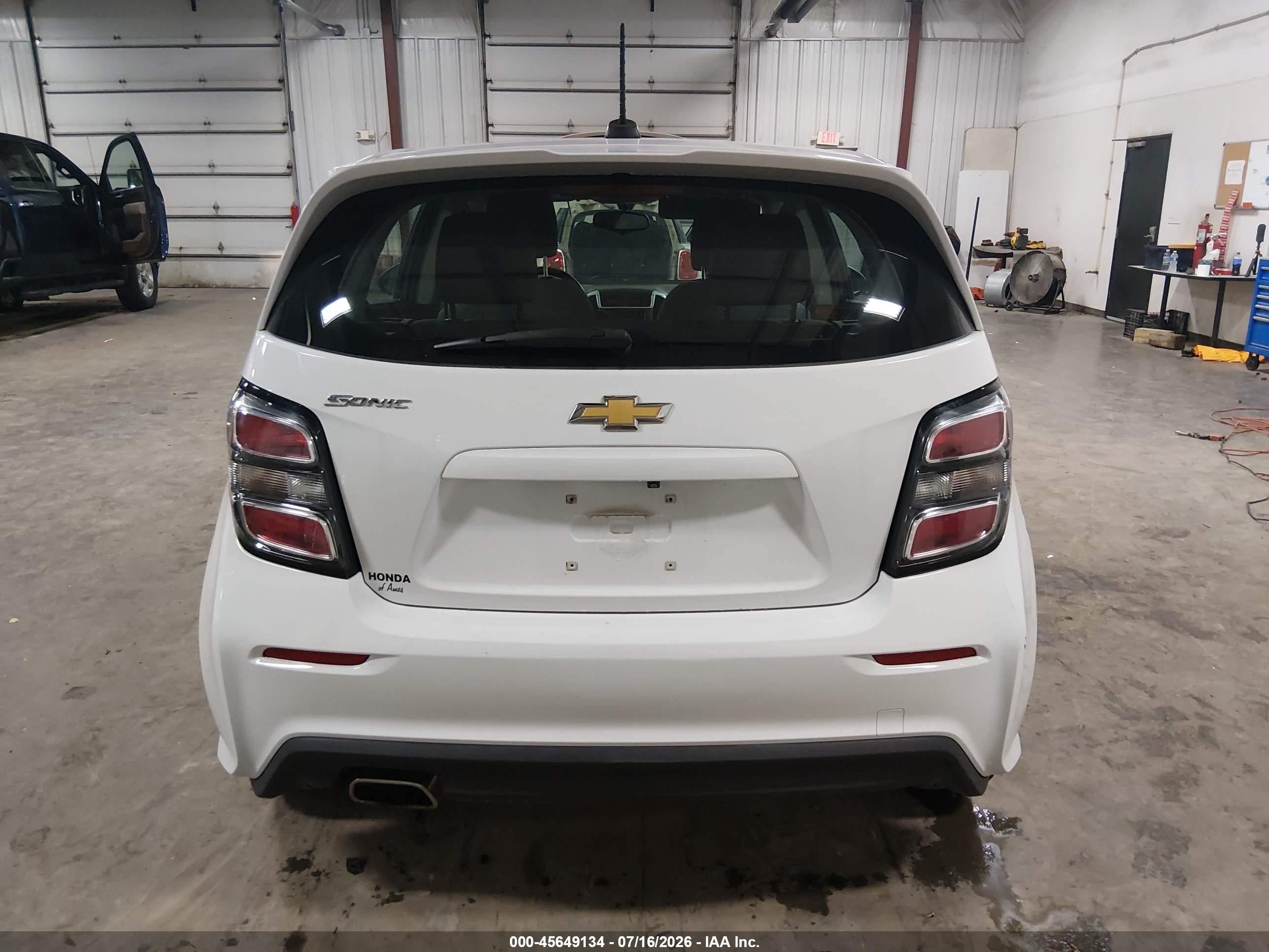 2017 Chevrolet Sonic Lt Auto Белый vin: 1G1JG6SH9H4169677