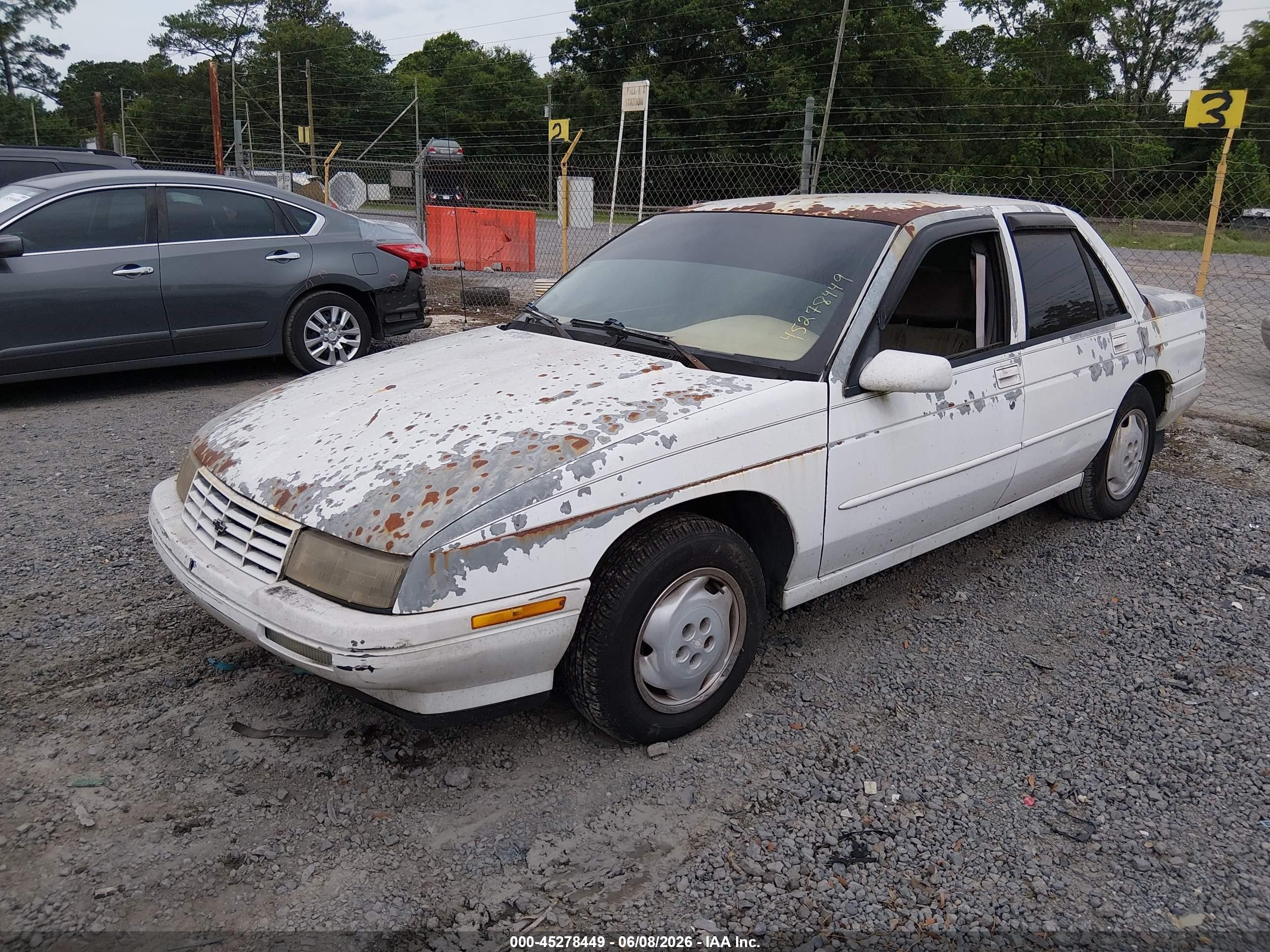 1995 Chevrolet Corsica   White vin: 1G1LD5541SY198725