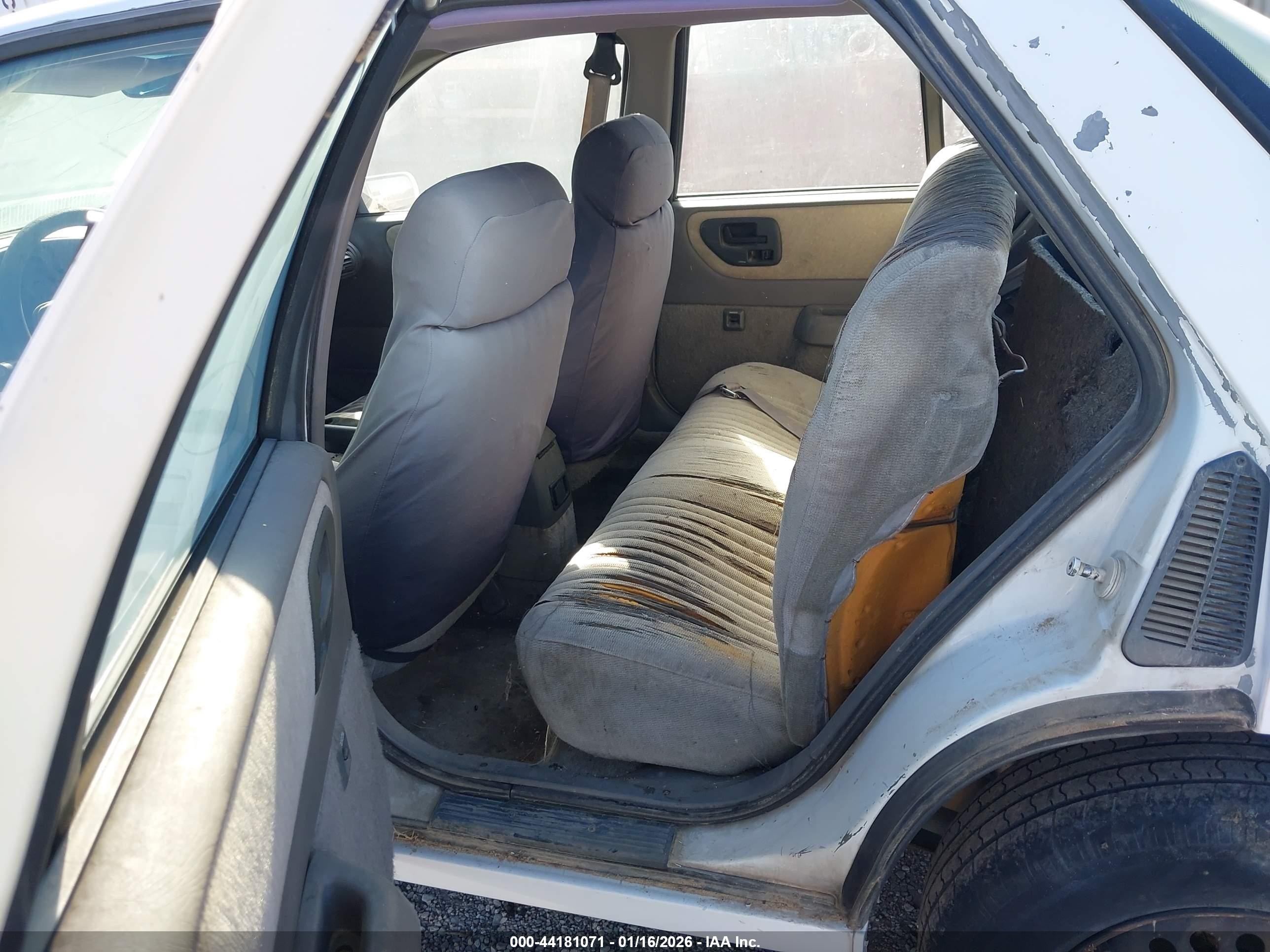 1996 Chevrolet Corsica   White vin: 1G1LD5547TY267824
