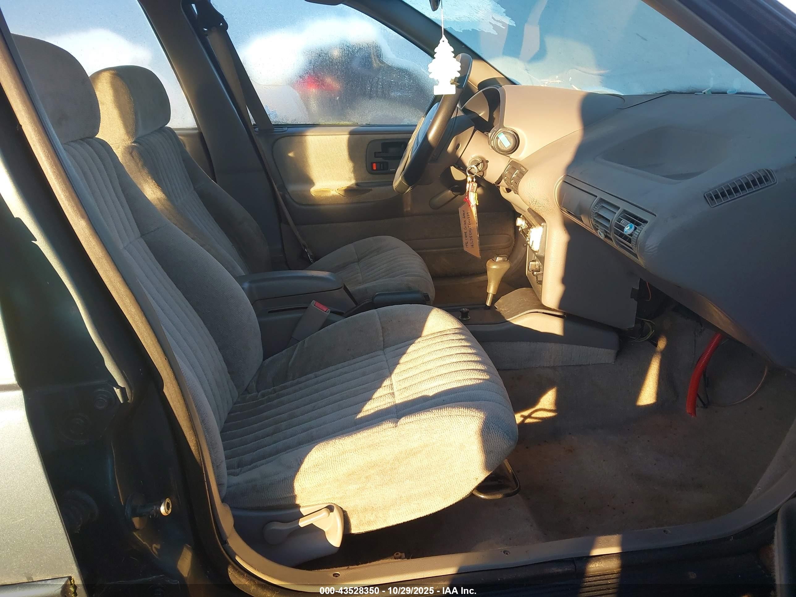 1996 Chevrolet Corsica   Turquoise vin: 1G1LD55M2TY102389