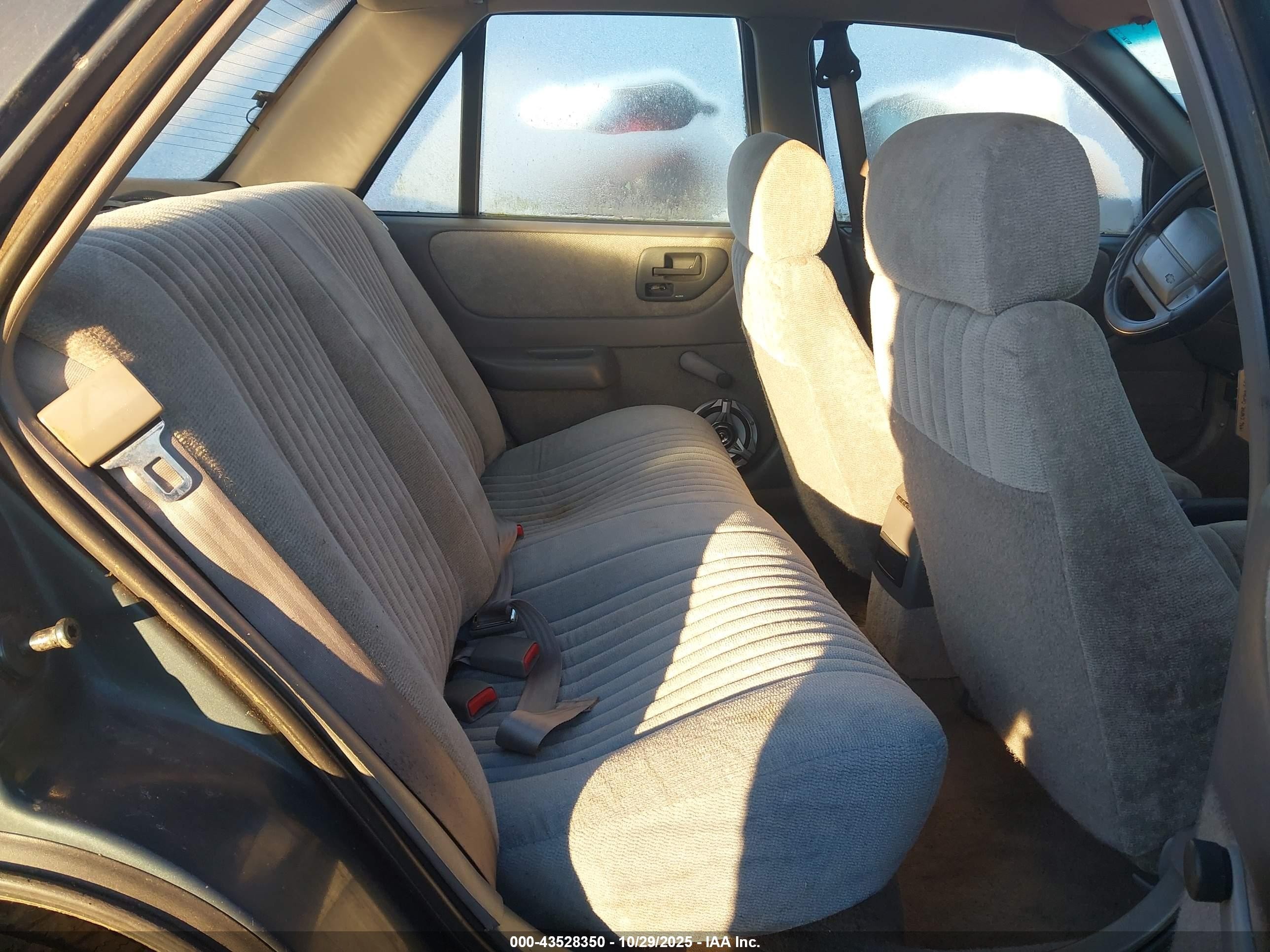 1996 Chevrolet Corsica   Turquoise vin: 1G1LD55M2TY102389