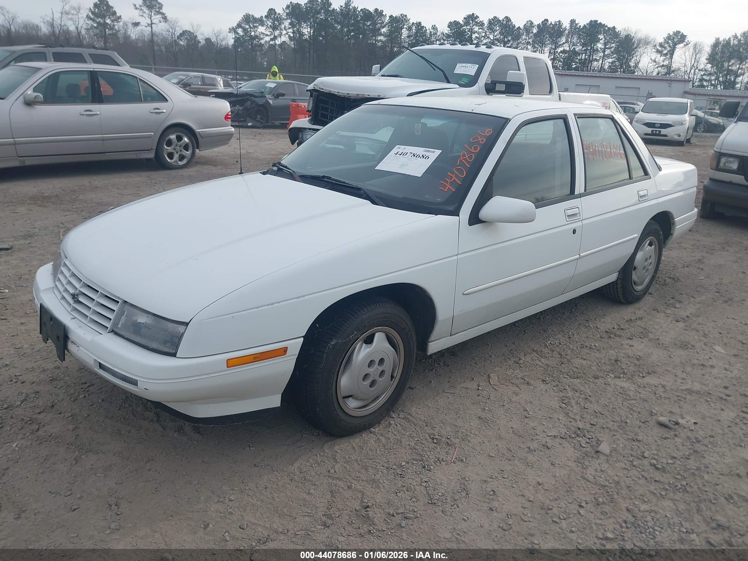 1996 Chevrolet Corsica   White vin: 1G1LD55M7TY189416