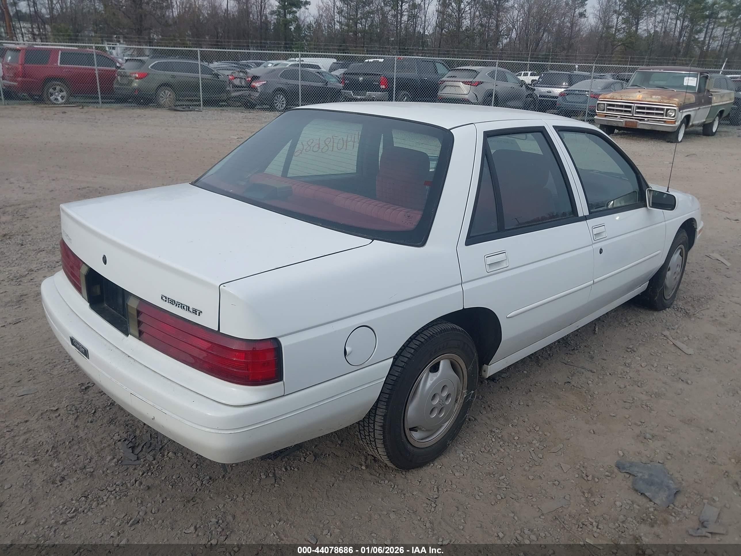 1996 Chevrolet Corsica   White vin: 1G1LD55M7TY189416