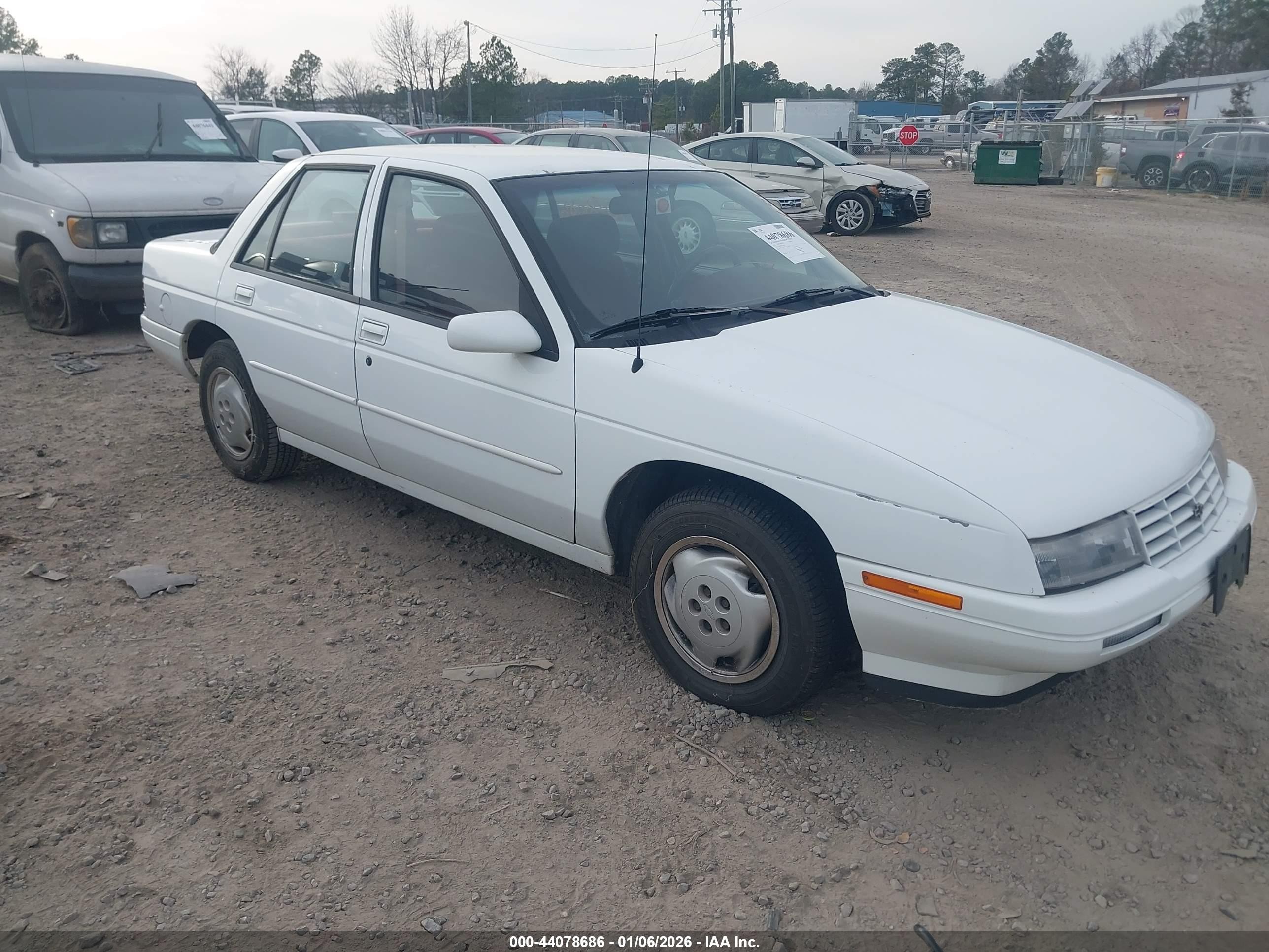 1996 Chevrolet Corsica   White vin: 1G1LD55M7TY189416