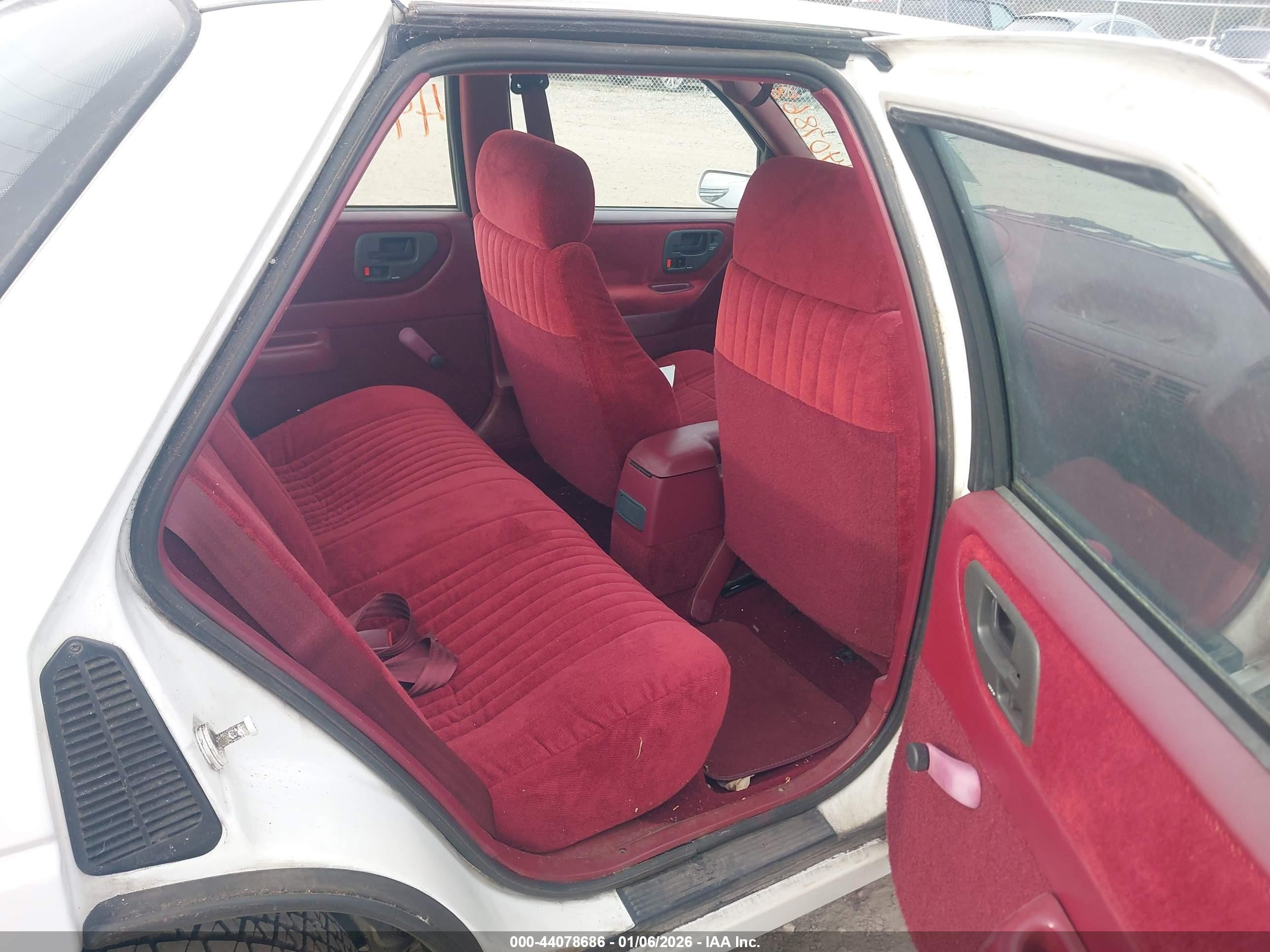 1996 Chevrolet Corsica   White vin: 1G1LD55M7TY189416