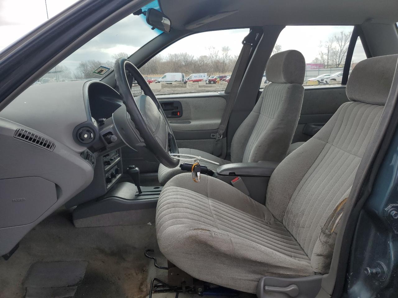 1995 Chevrolet Corsica  Green vin: 1G1LD55MXSY262499
