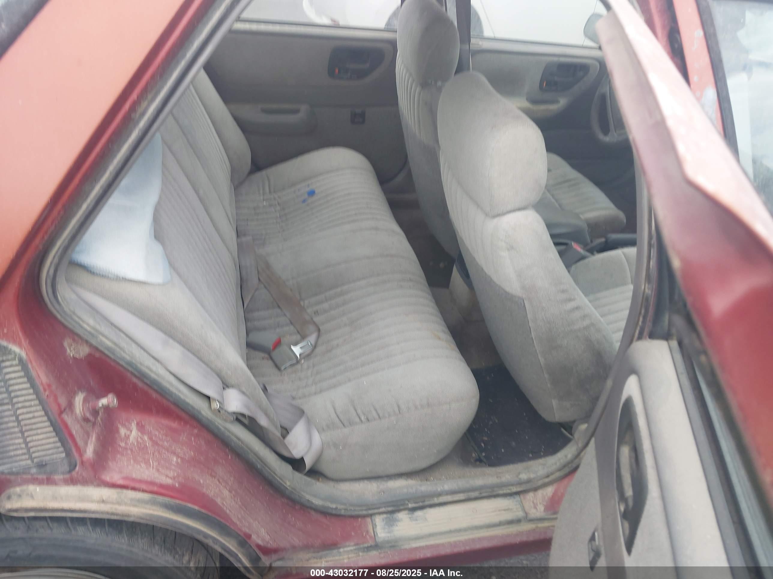 1996 Chevrolet Corsica   Red vin: 1G1LD55MXTY215295