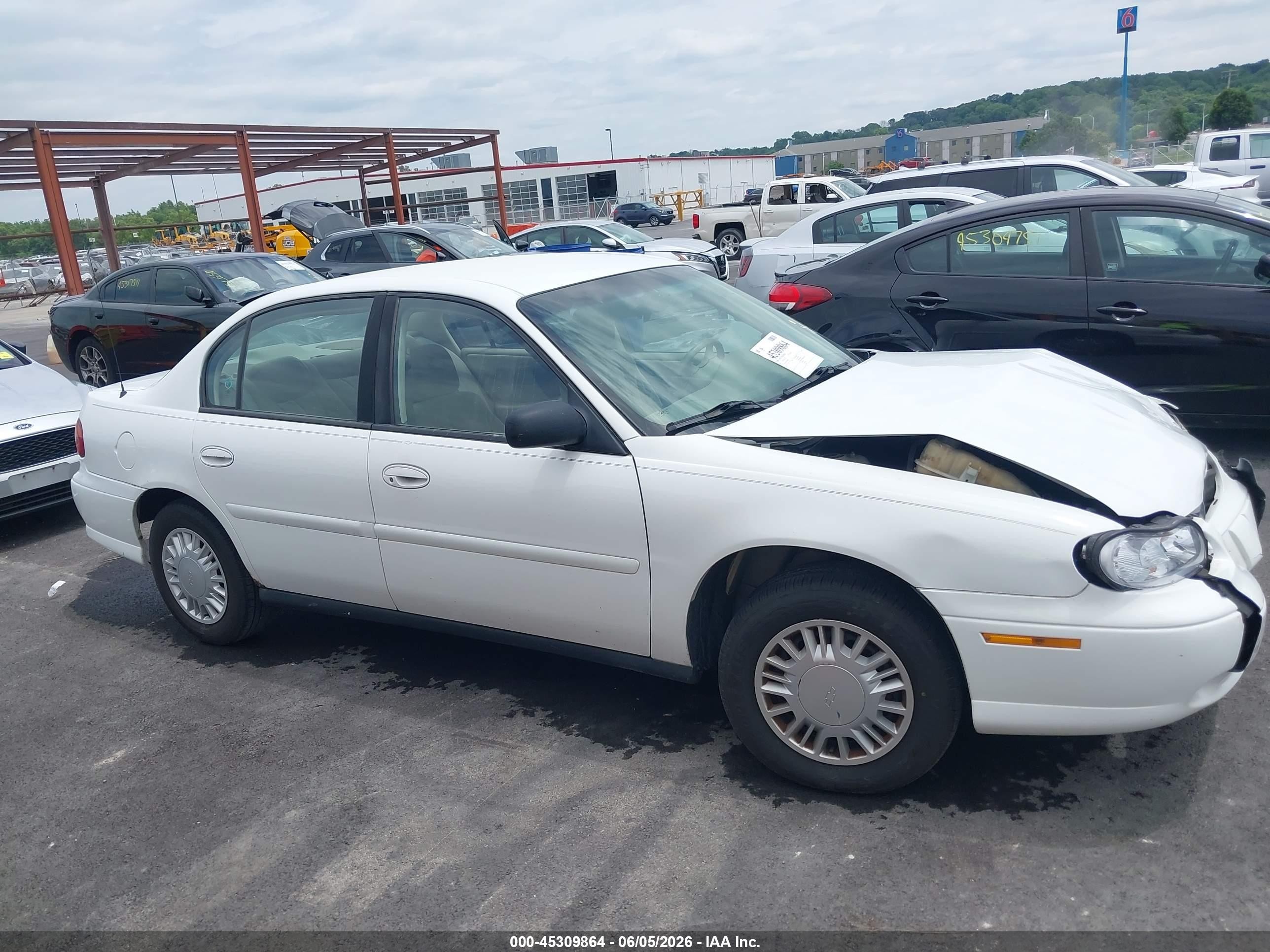 2004 Chevrolet Classic   White vin: 1G1ND52F04M539489