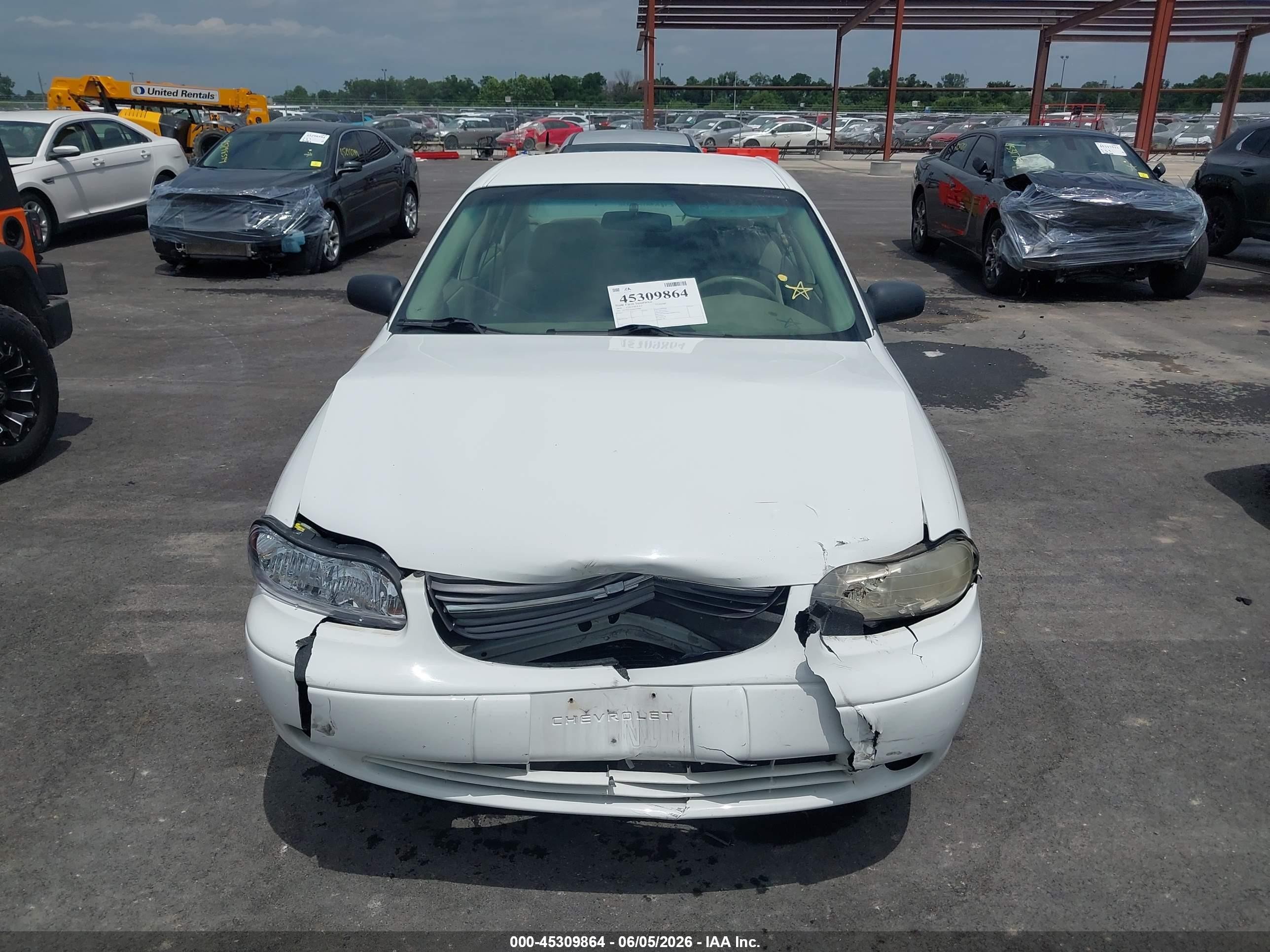 2004 Chevrolet Classic   White vin: 1G1ND52F04M539489